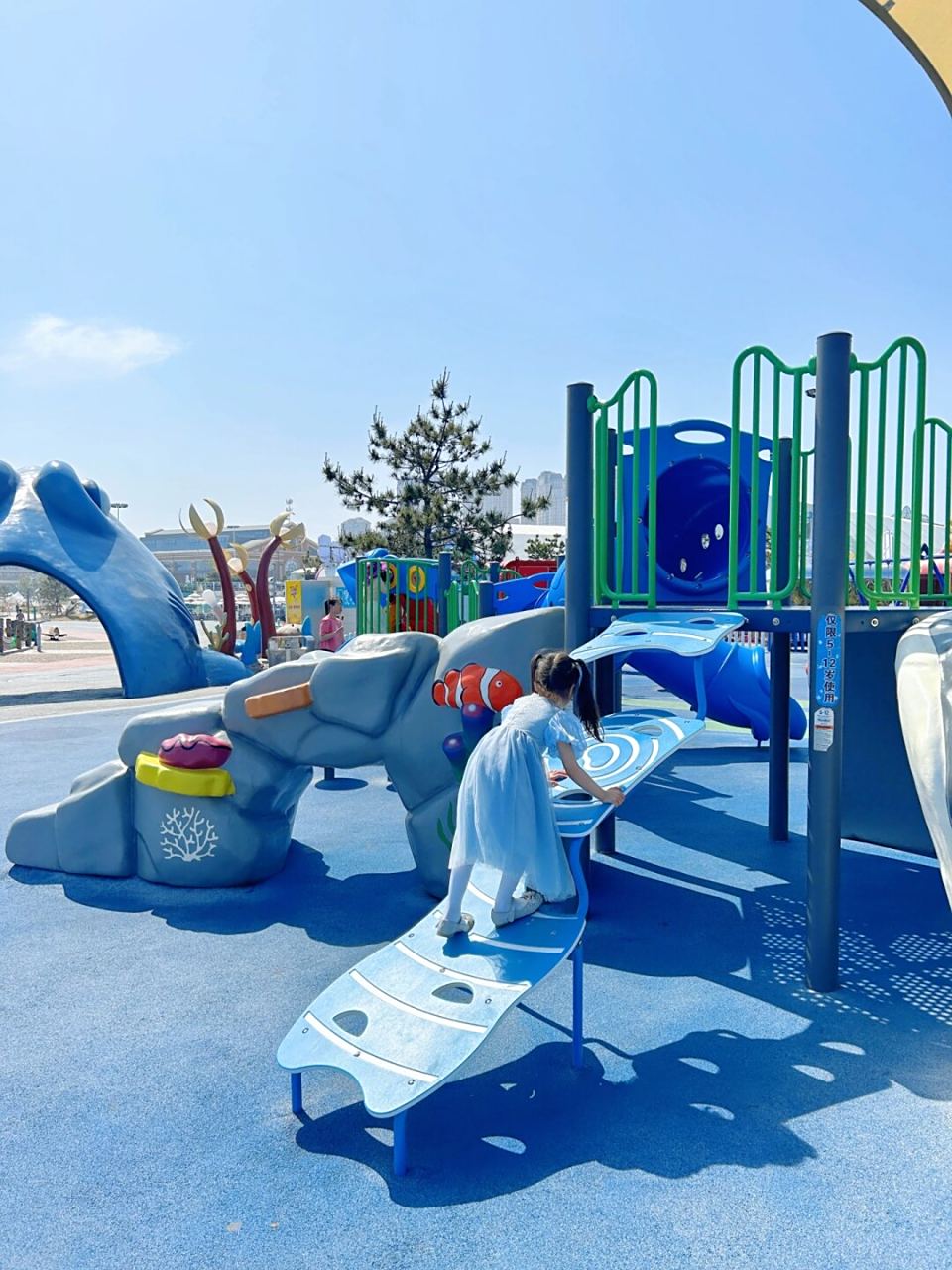 青岛遛娃海边这个免费儿童游乐场巨好玩!
