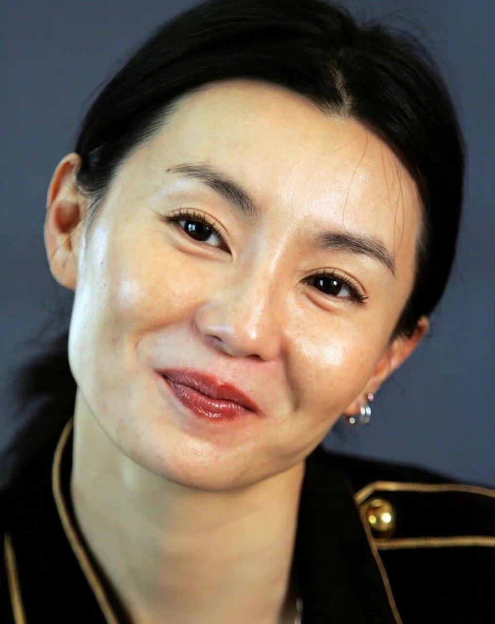 就我个人而言,我认为张曼玉在40多岁的时候是她最有女人味的时候.