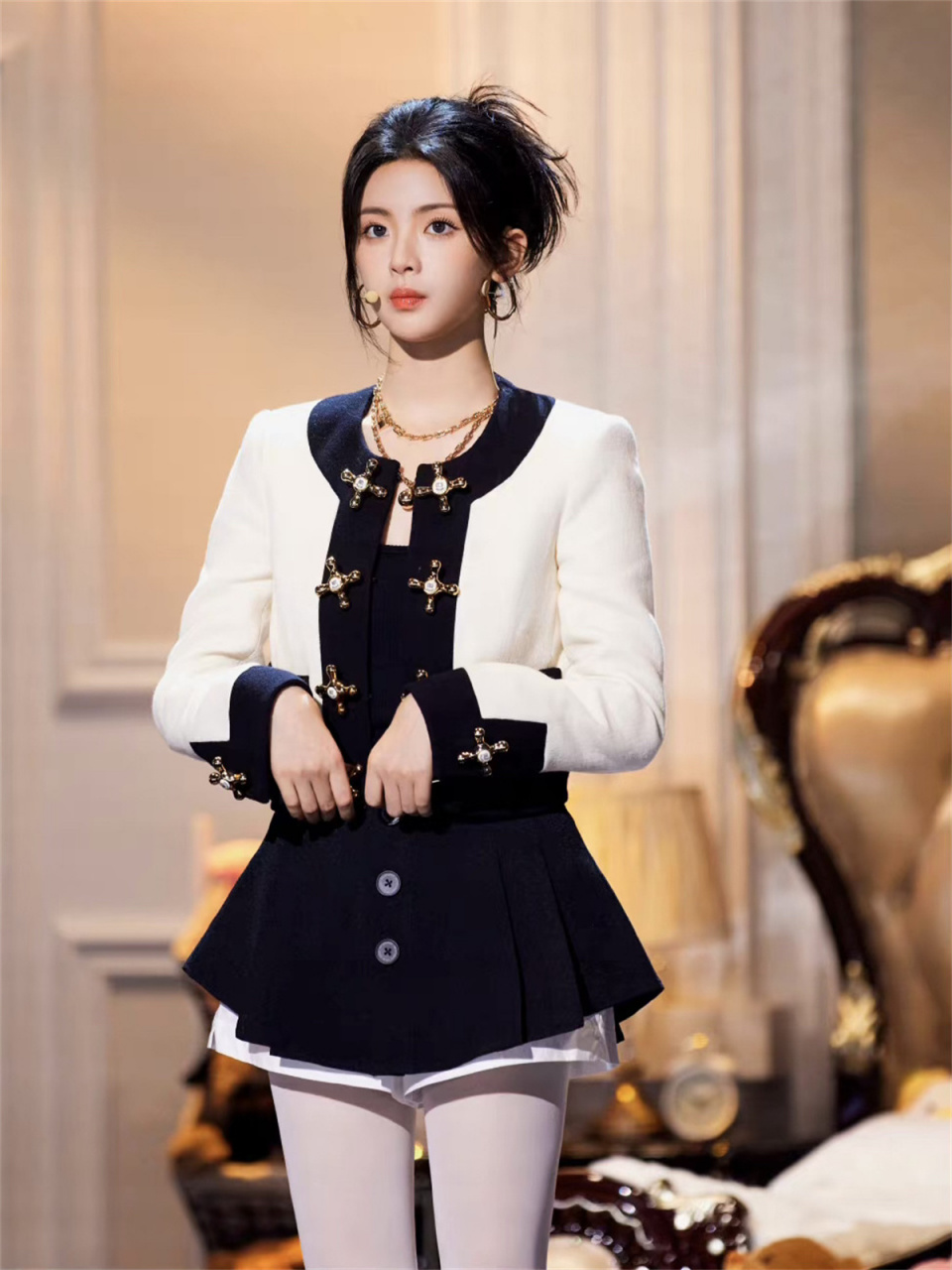 杨超越妥妥的千金小姐,漫画腿 白丝袜绝配啊