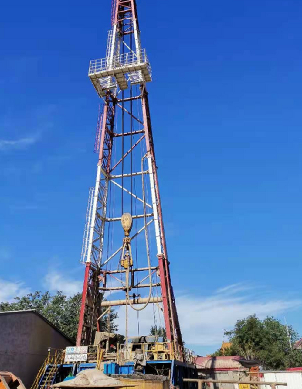 北京打井队#冬天地面经常起雾的地方,往往湿气比较大,在这个地方挖浅