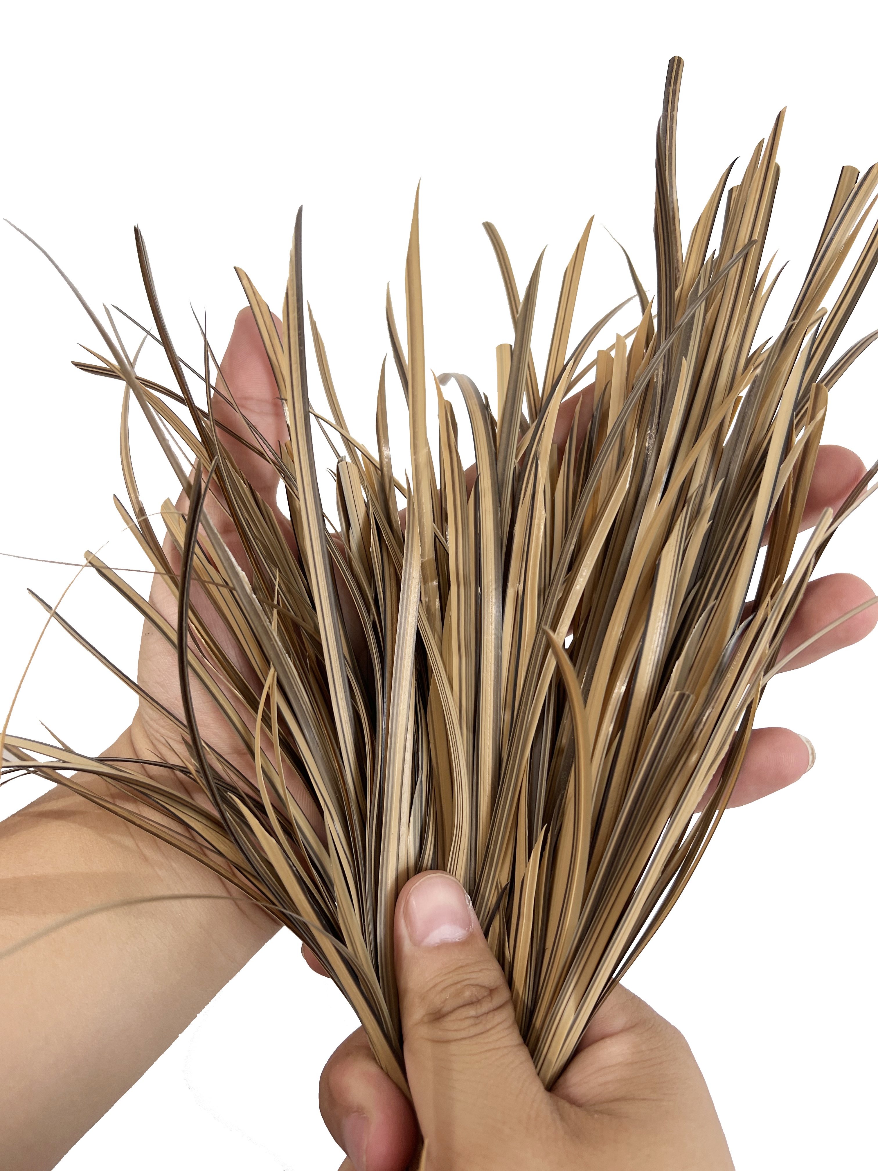 茅草哥新型仿真茅草作为一种新型装饰材料,广泛应用于度假村,生态园