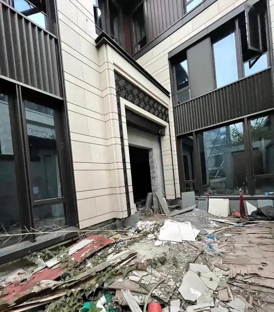 验资2000万才能看房的泰禾深圳院子,现在是这样子.