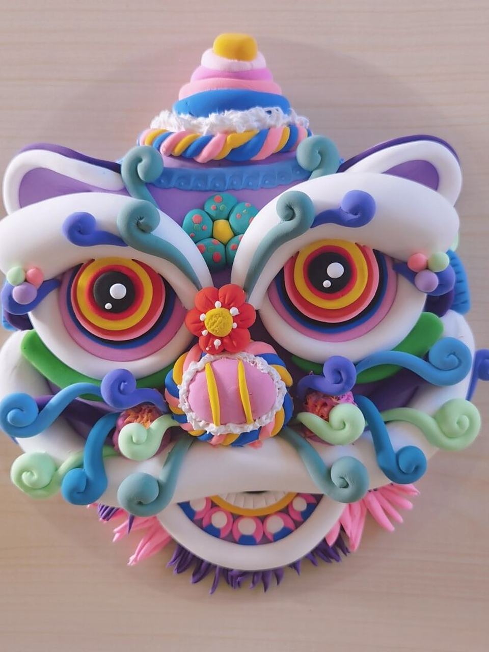 今天我将为大家带来一款以传统醒狮为灵感的手工制作教程——超轻粘土