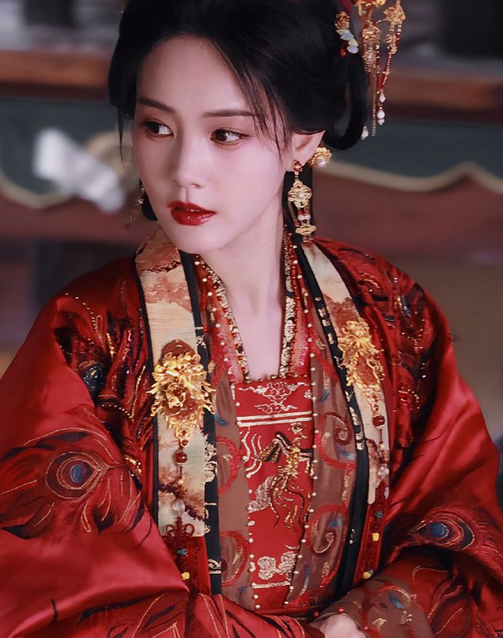 《云秀行》路透照,李一桐邓为公主抱,古装造型太养眼!