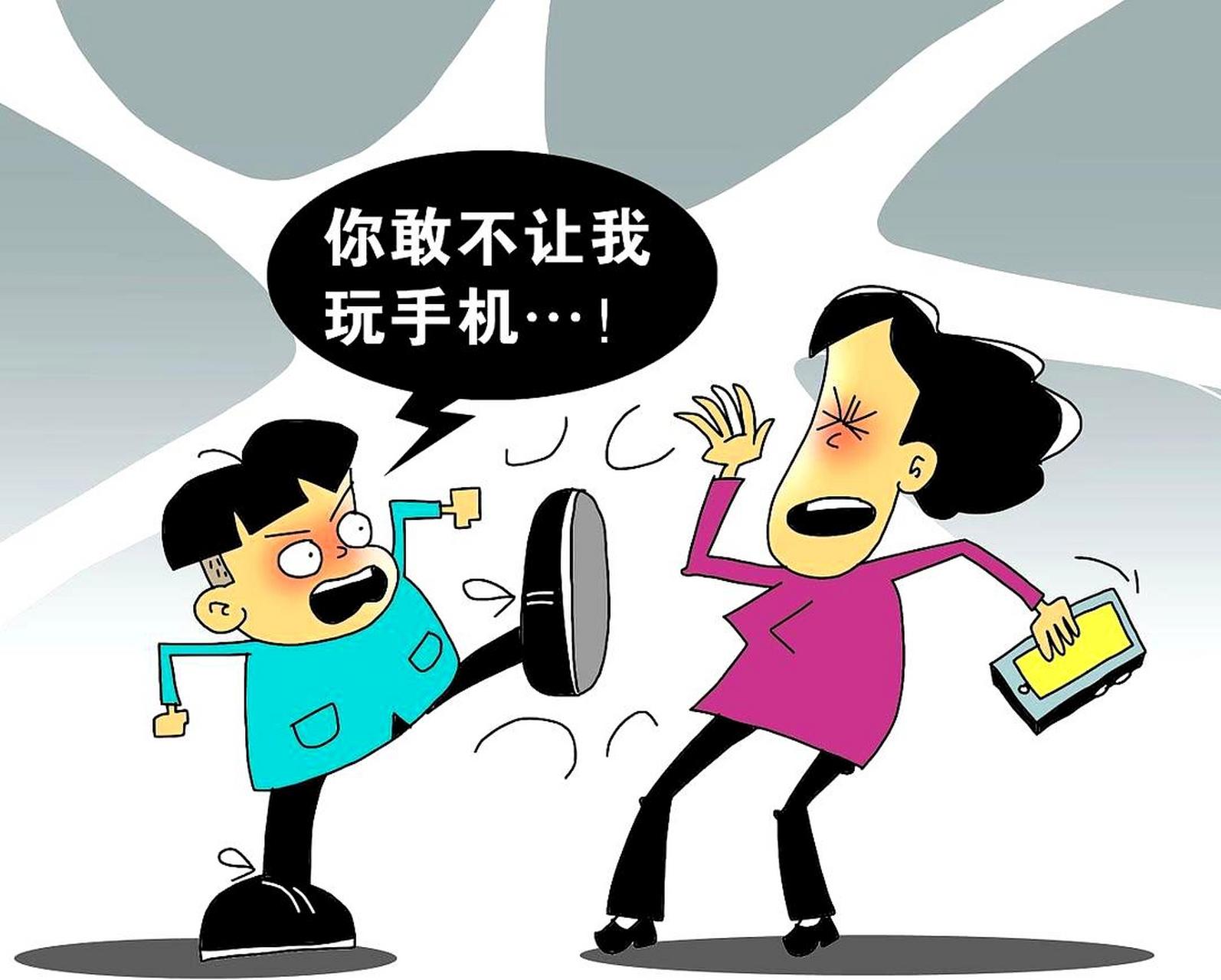 目击者称男孩因玩手机被阻,对母亲动手动脚,并威胁要自杀.