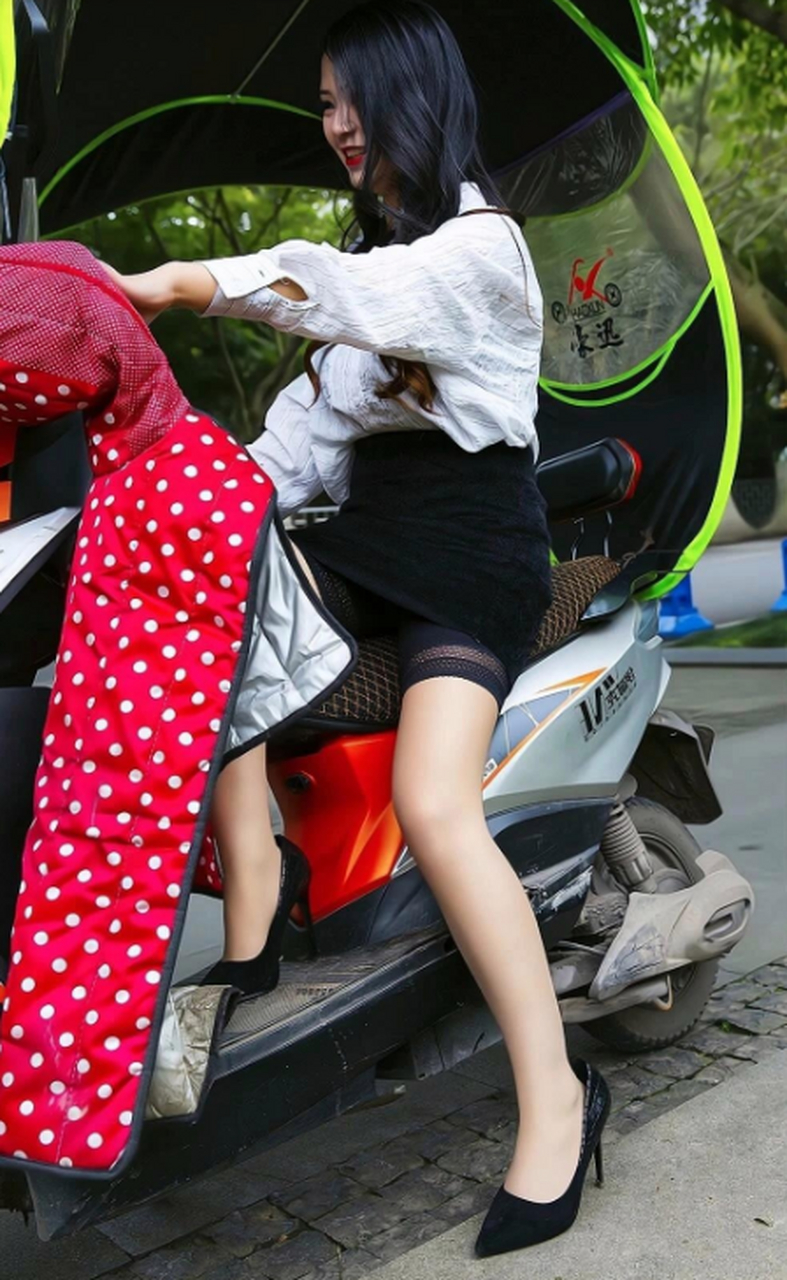 穿裙子骑车挺担心走光的
