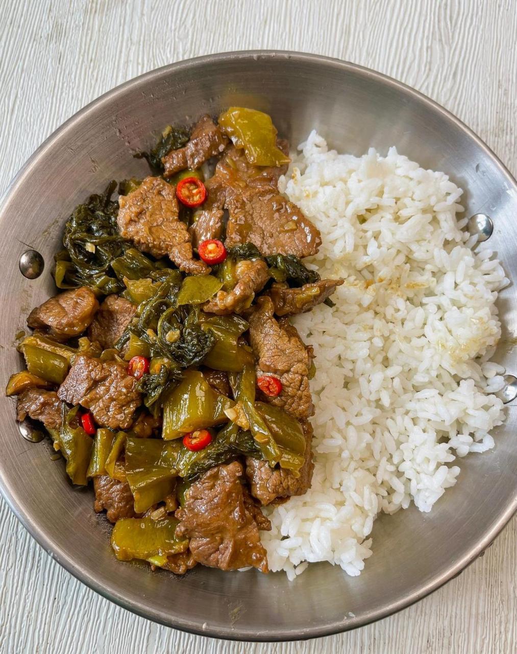 小炒酸菜牛肉饭!酸酸辣辣的好开胃下饭啊!