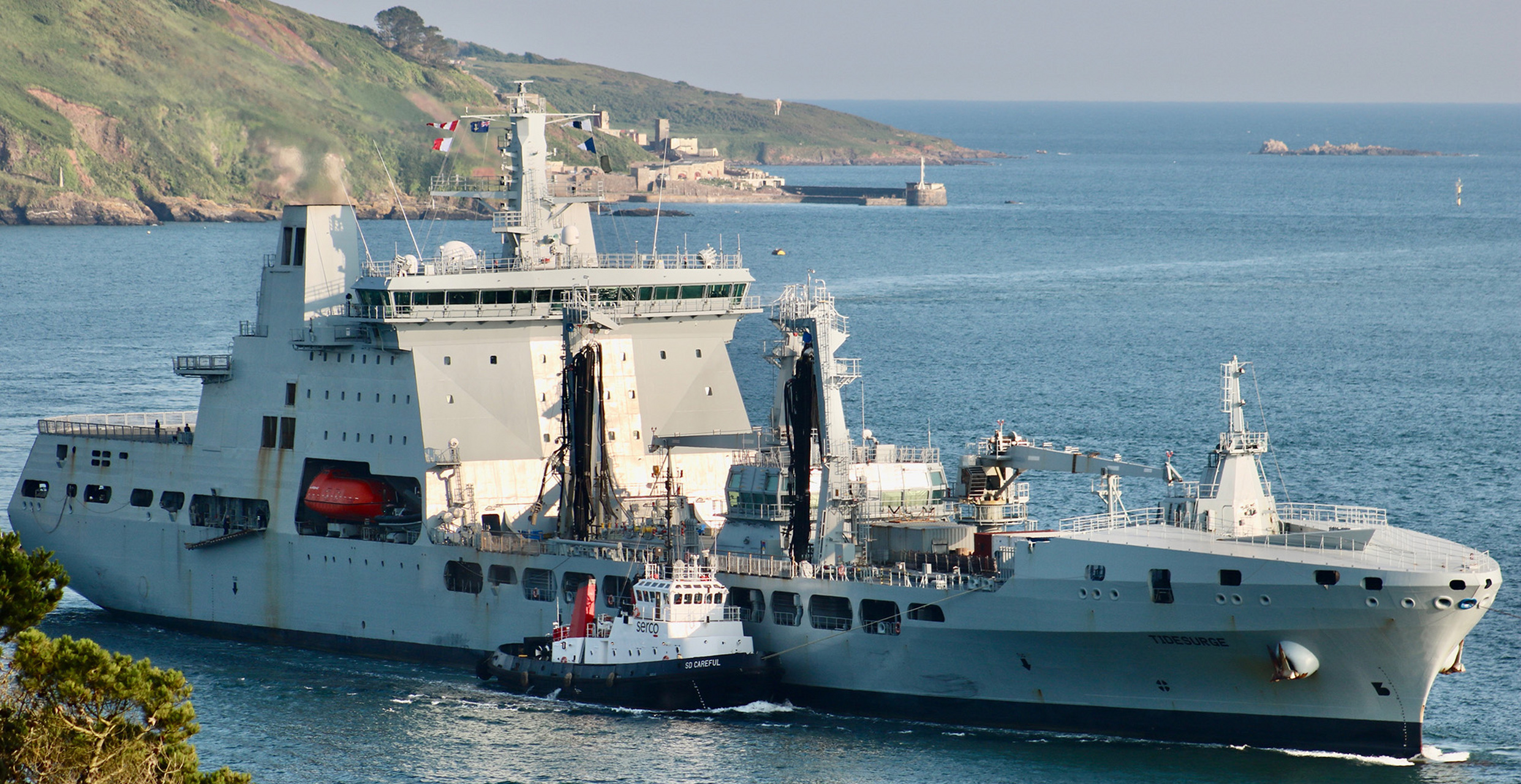 巴林的英国海军支援"彭赞斯"号扫雷艇(hms penzance),参加完sea