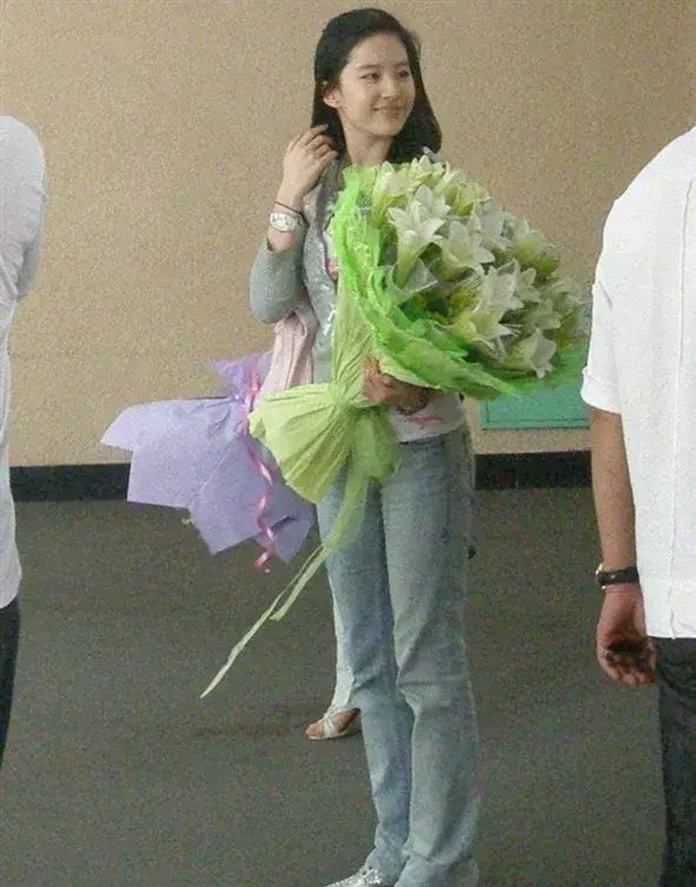 2009年,刘亦菲在哈尔滨参加同学的婚礼!那时候的她,真的很纯洁!