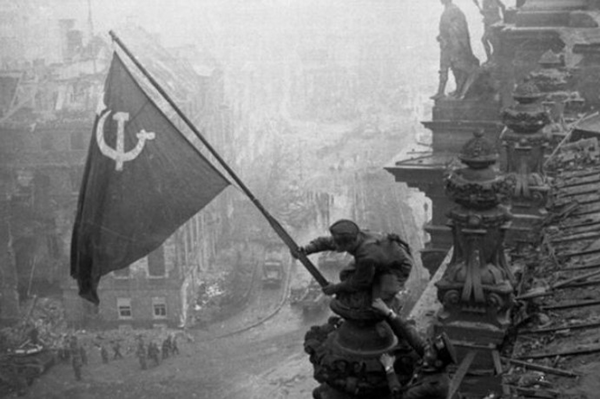 苏联红军攻占帝国大厦,向勇敢的苏联红军致敬,希望和平长久的下去
