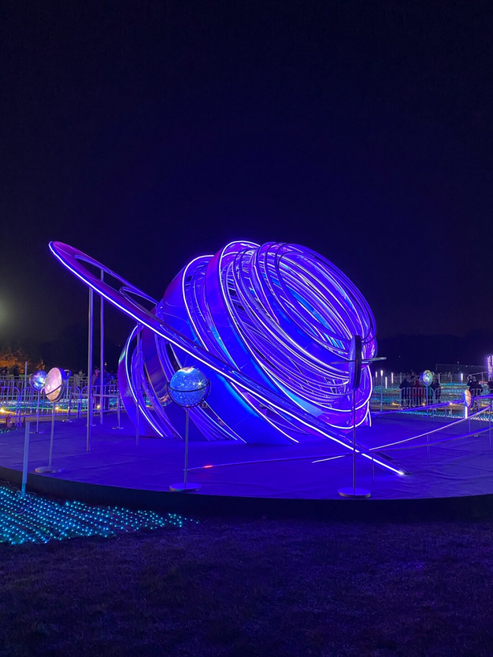 奥森灯光秀巨坑无比  水幕灯光秀只需5分钟,却只要五毛钱的特效费用