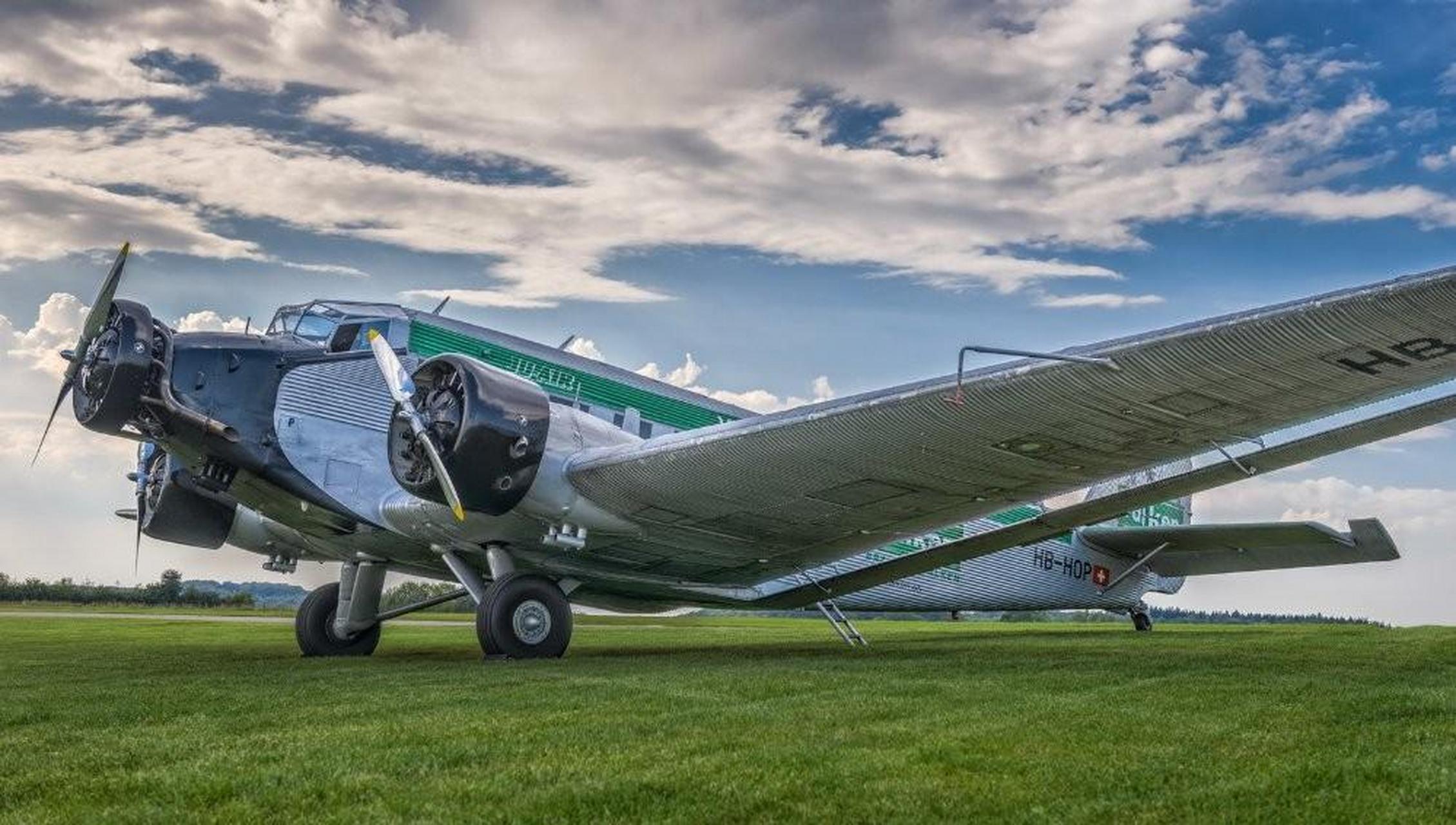 gif创作人# 第二次世界大战中德国著名的ju-52(容克-52)三发运输机