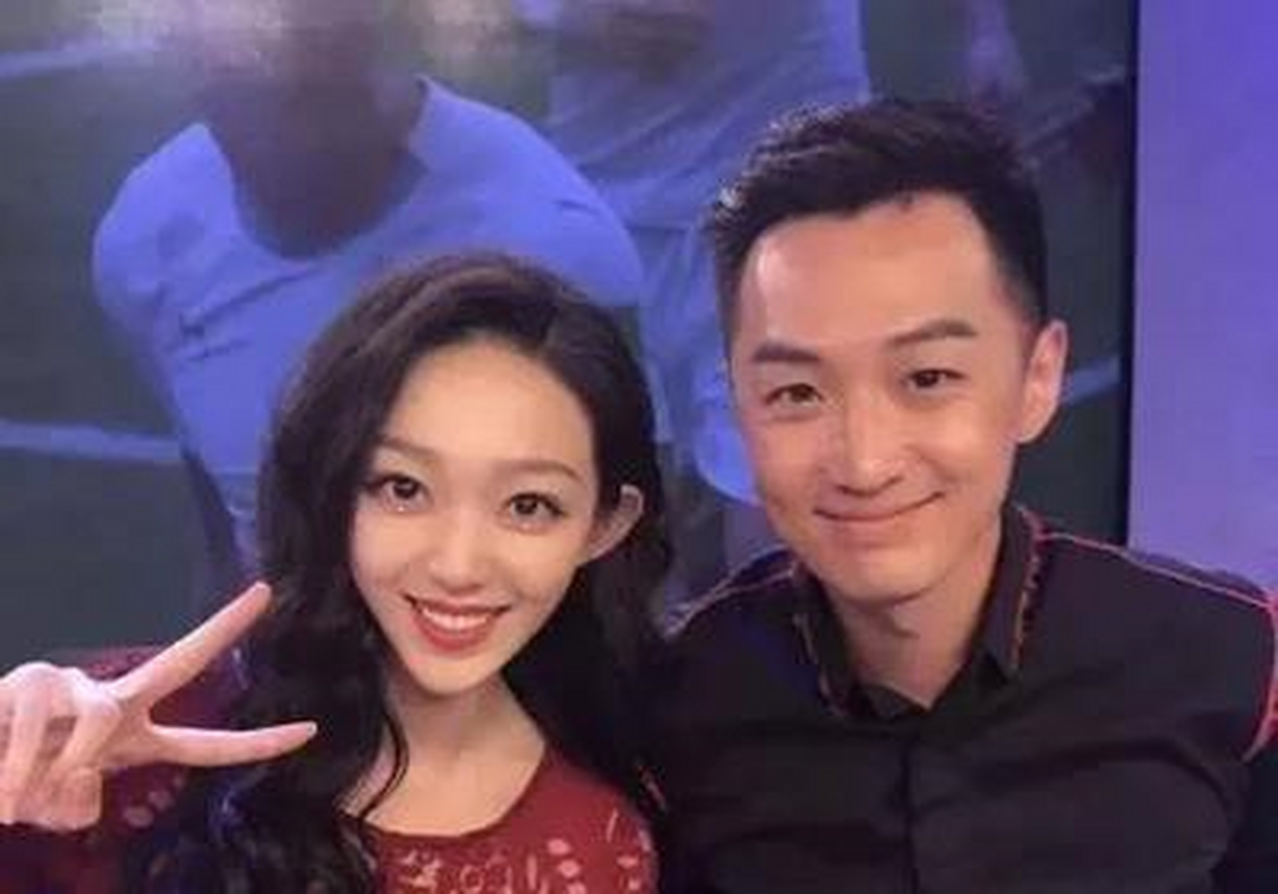 央视暖男舒冬和妻子刘青近照曝光!