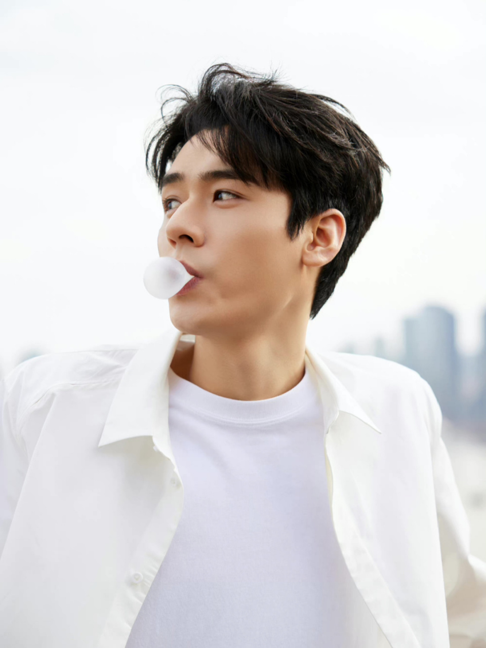 龚俊衣件衬衫 怎么可以把衬衫穿得这么干净呀,清清爽爽 看图能闻见