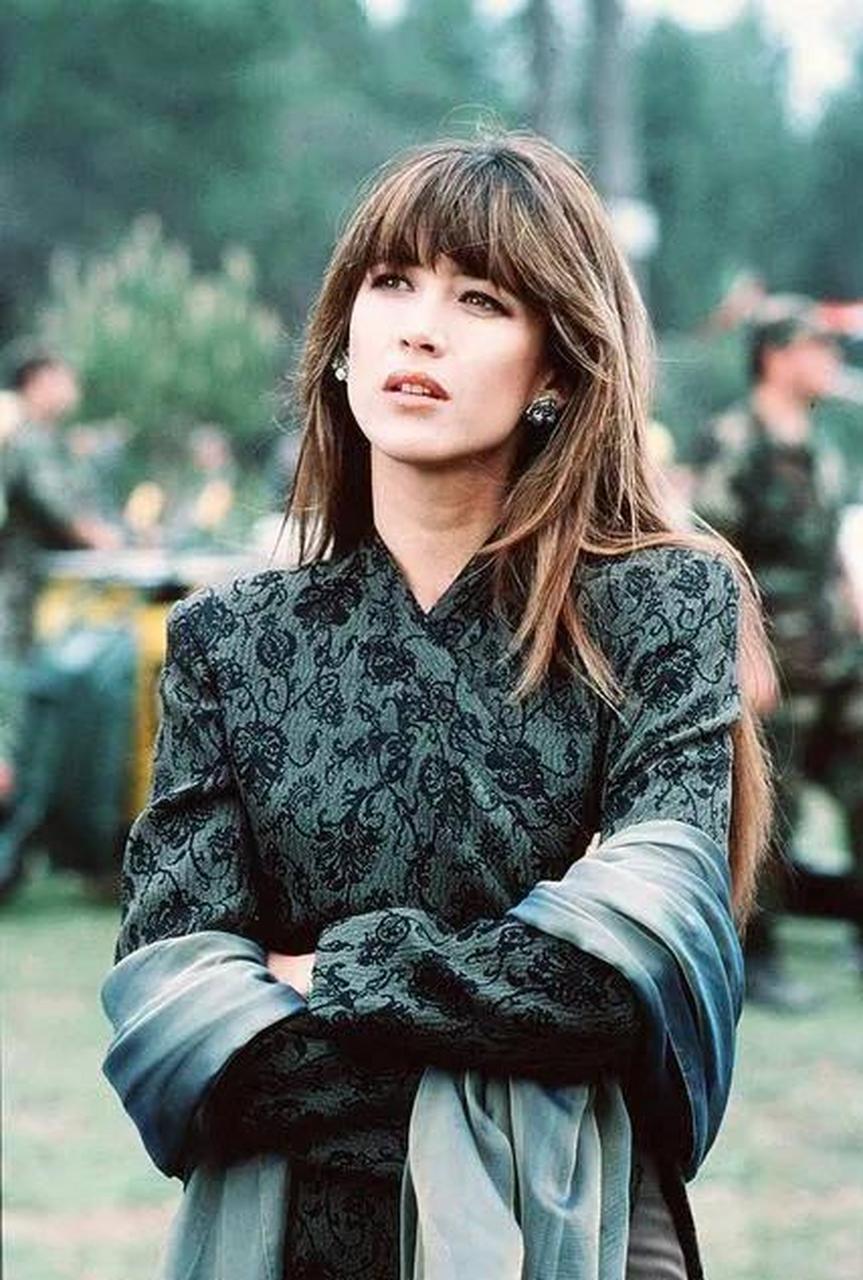 她是法国性感女星,一直以来都活跃在银幕上,并且以她出色的演技获得了