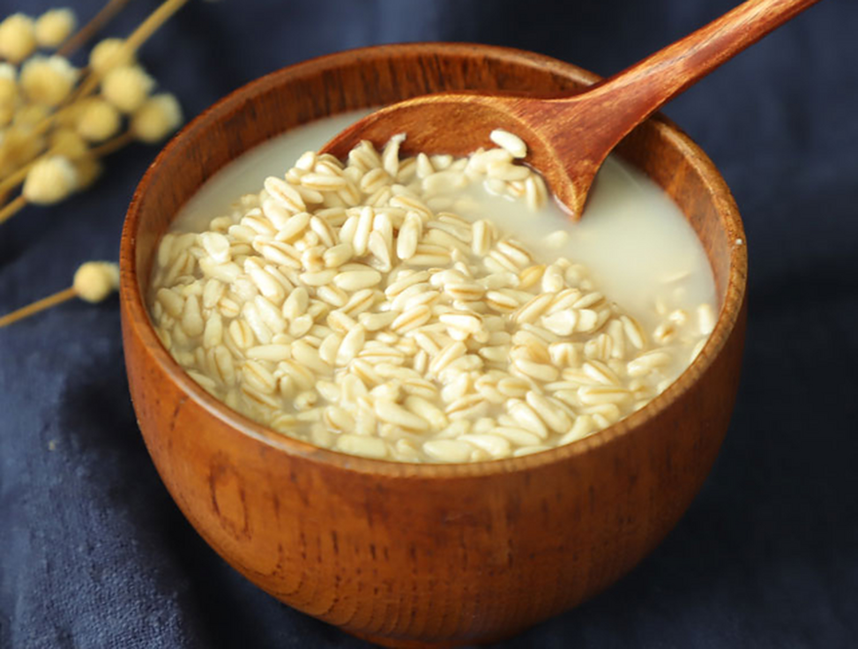 甜醅子是兰州的传统小吃,又名酒醅子.