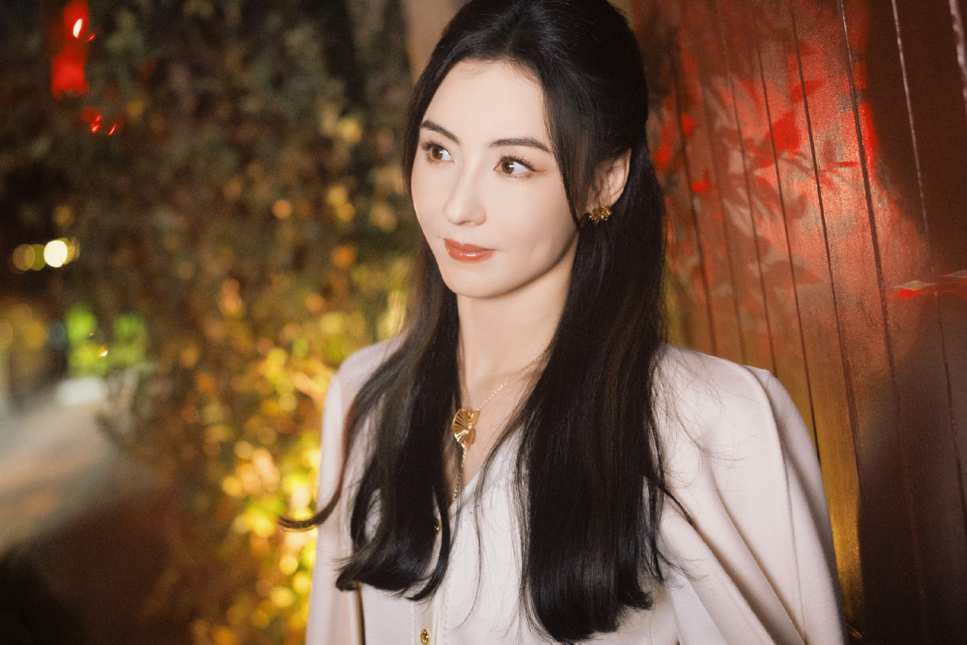 张柏芝白衣优雅温柔 五官精致美貌不减神采#张柏芝# #新手扶苗计划