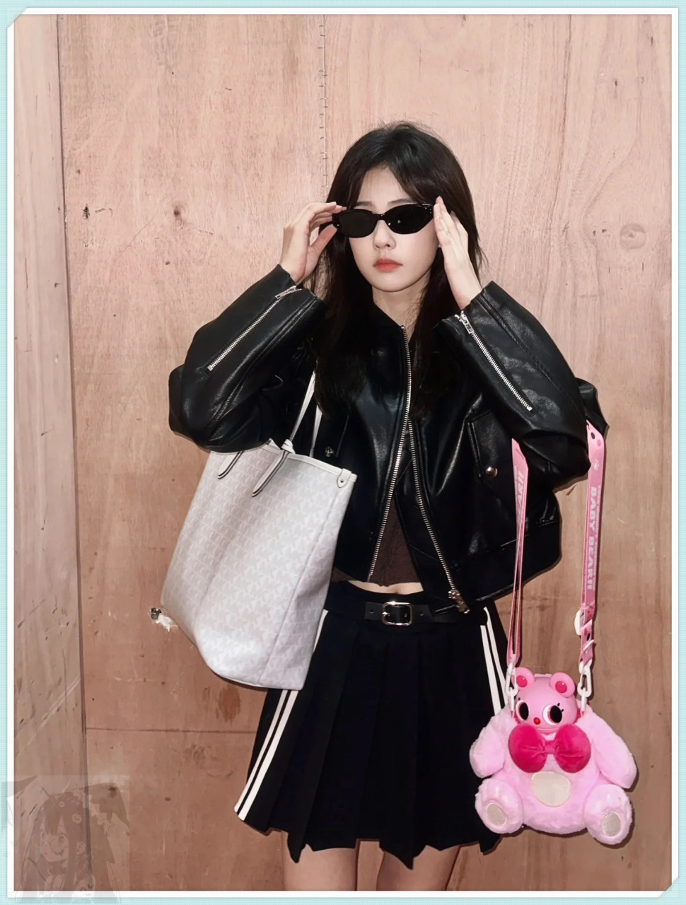 今天,我们的时尚达人白鹿以一身白色套装亮相办公室,清新优雅的