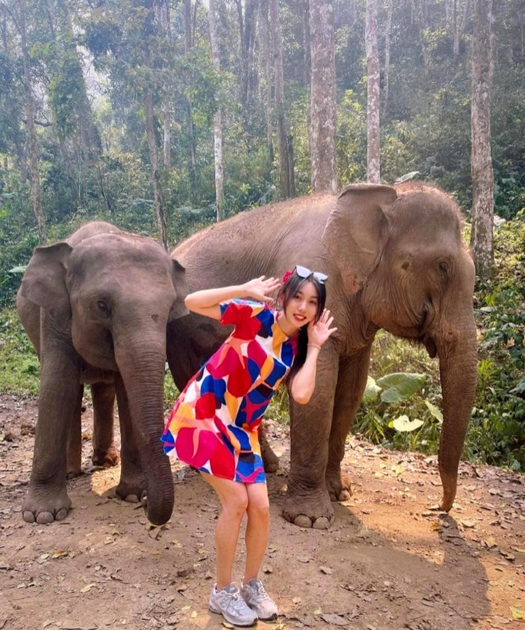 中国篮球界最美女球员裴悦展现了傣族风情,她来自新疆女篮,未婚夫则是