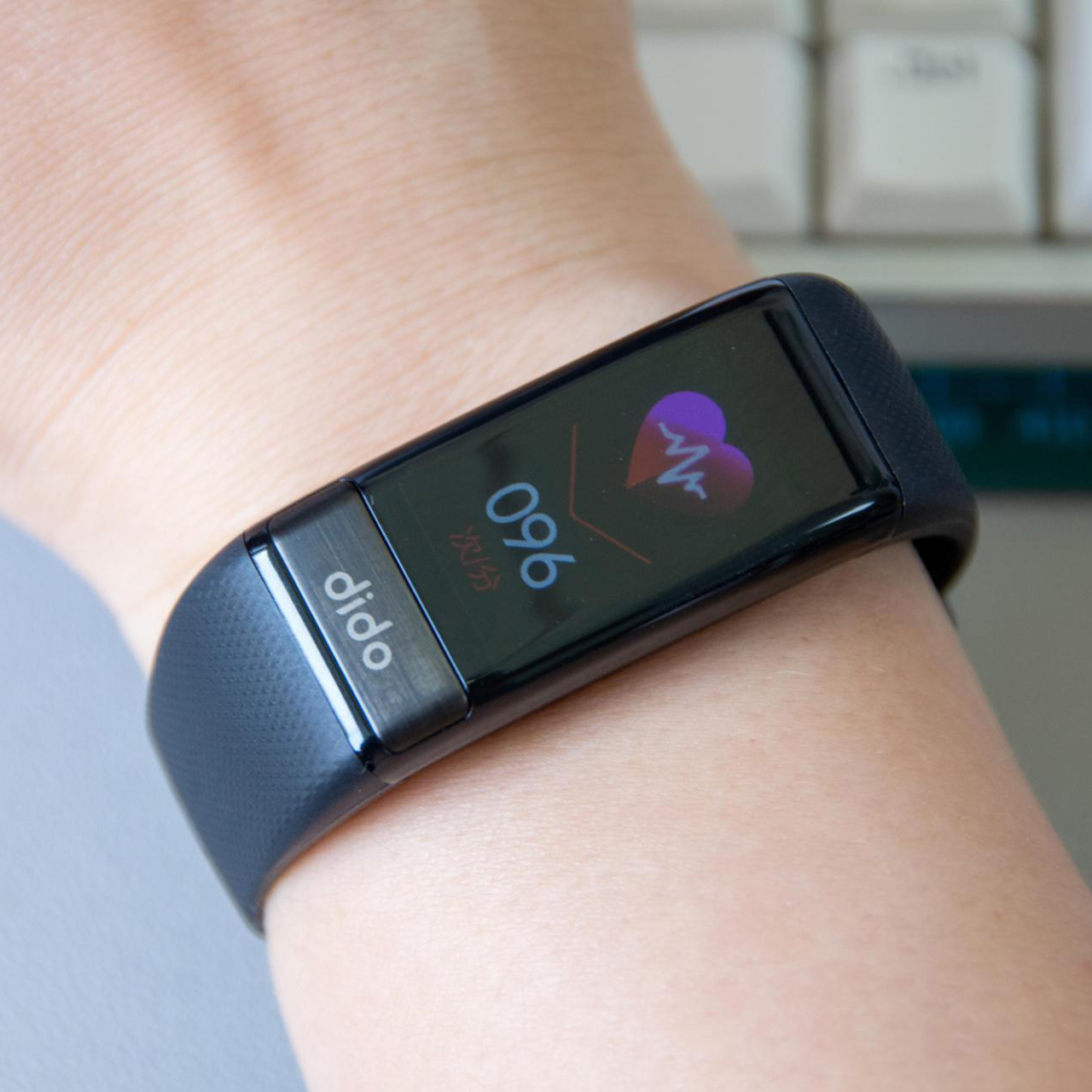 作为一款具有多功能的智能手环,dido y1s智能手环确实做得非常不错!