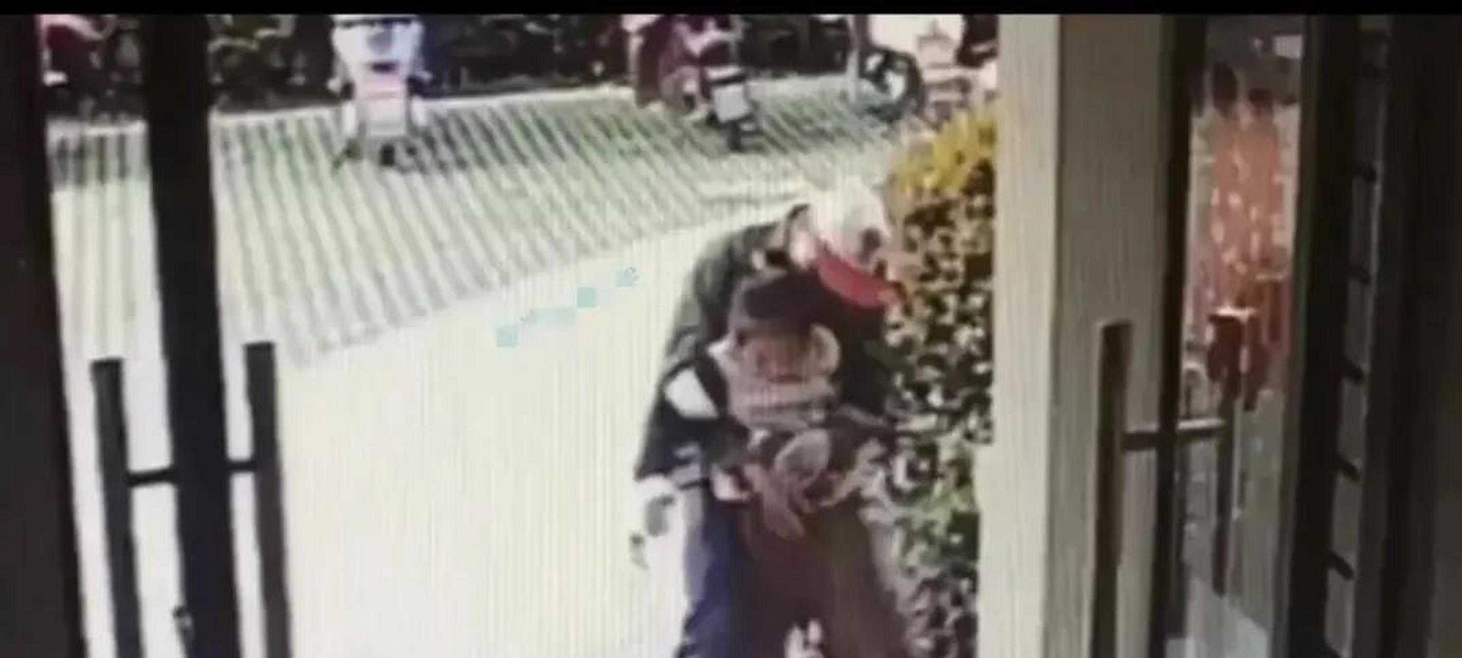 老流氓!幸亏有监控!