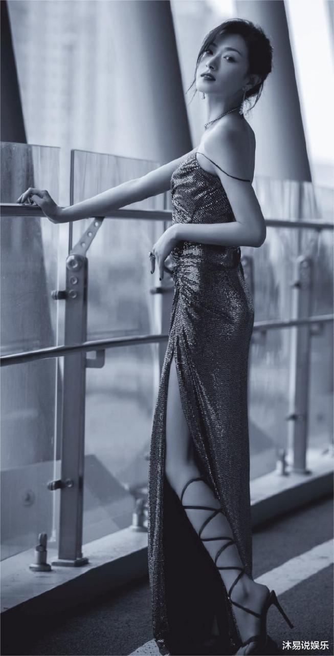 万茜美腿写真壁纸组图