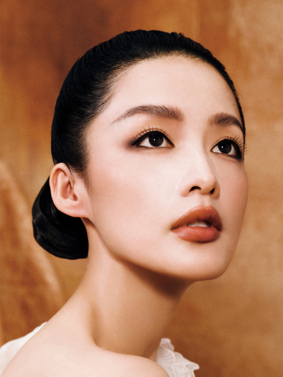 李沁新中式国风发型:华流才是时尚潮流  李沁与《瑞丽伊人风尚》携手