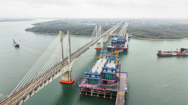 湖南省常德市汉寿县,益常高速扩容工程沅水特大桥建设现场