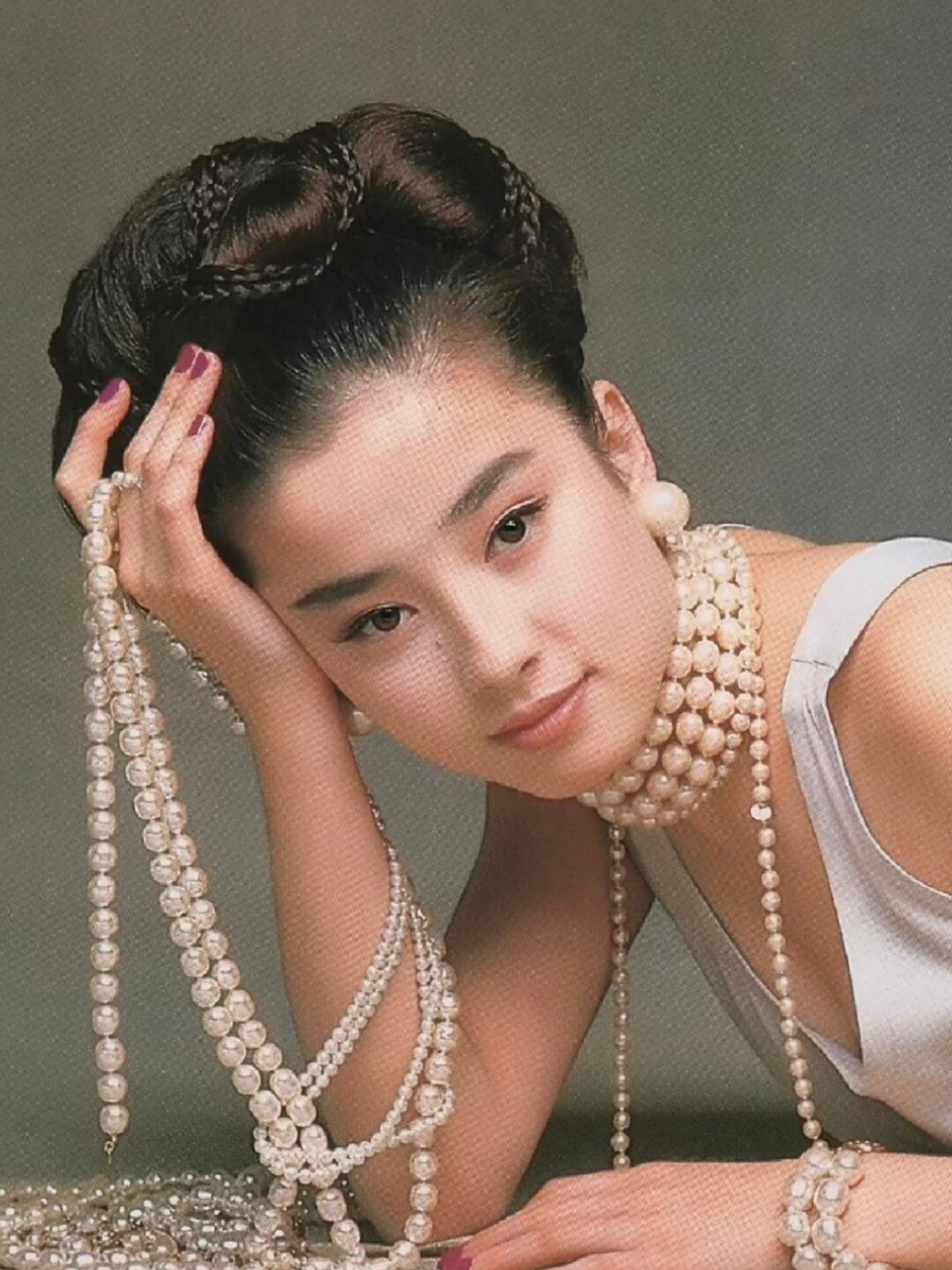 宫泽理惠的盛世美颜  宫泽理惠的颜值影响力在日本相当于王祖贤,年轻