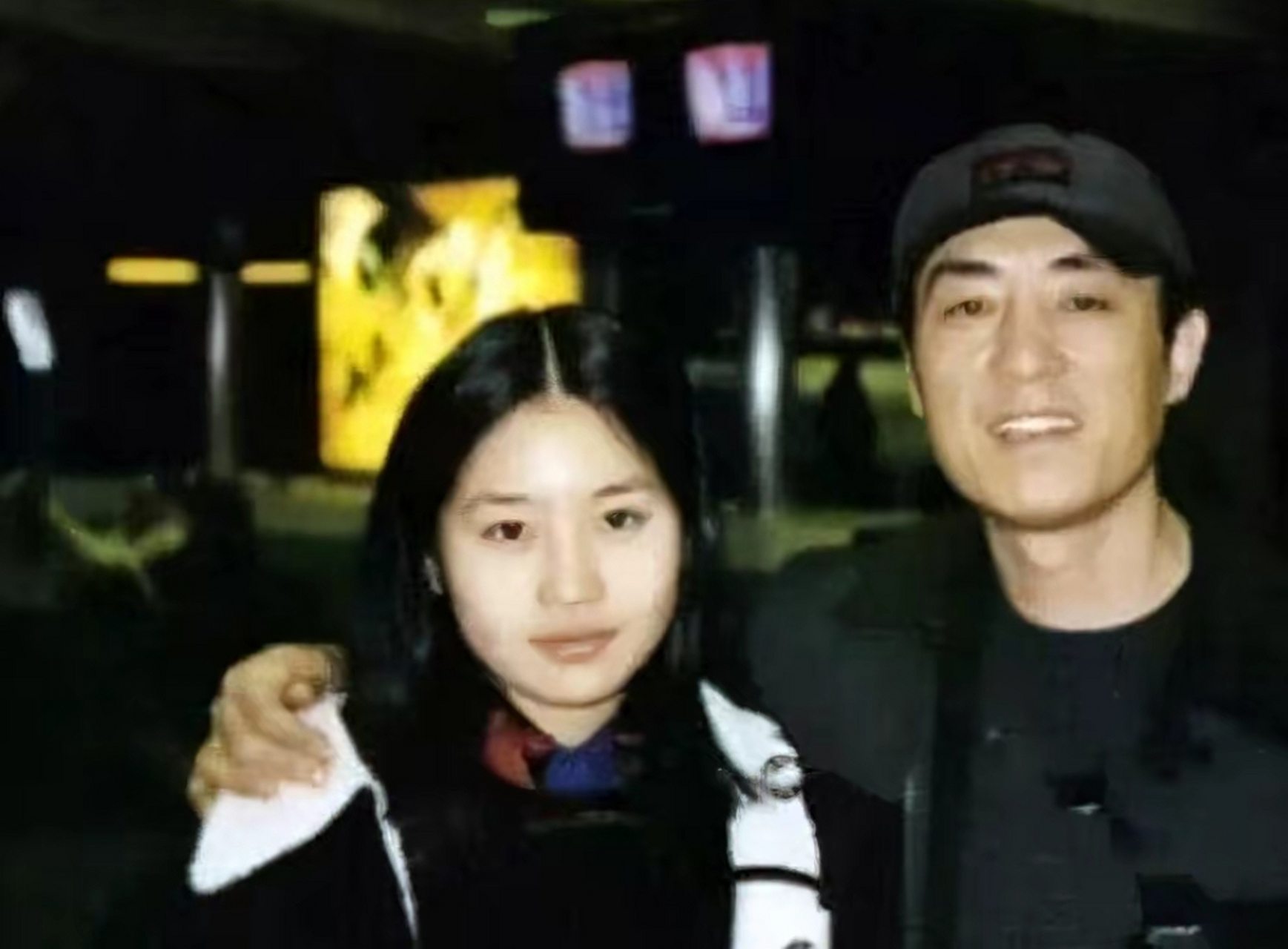 张末是著名导演张艺谋与前妻肖华的女儿!