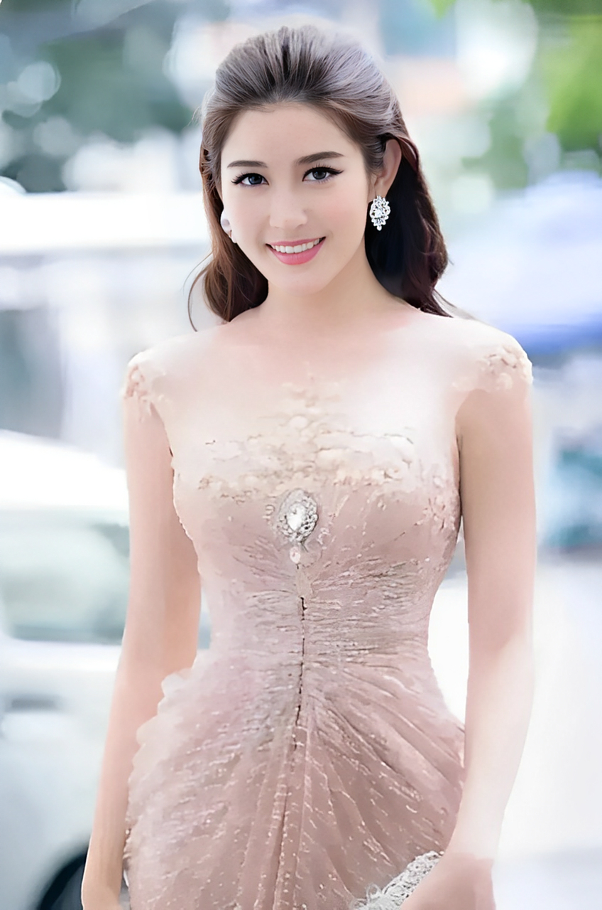 先说说越南吧美女!她简直美得不可方物! 无论从哪个角度看!