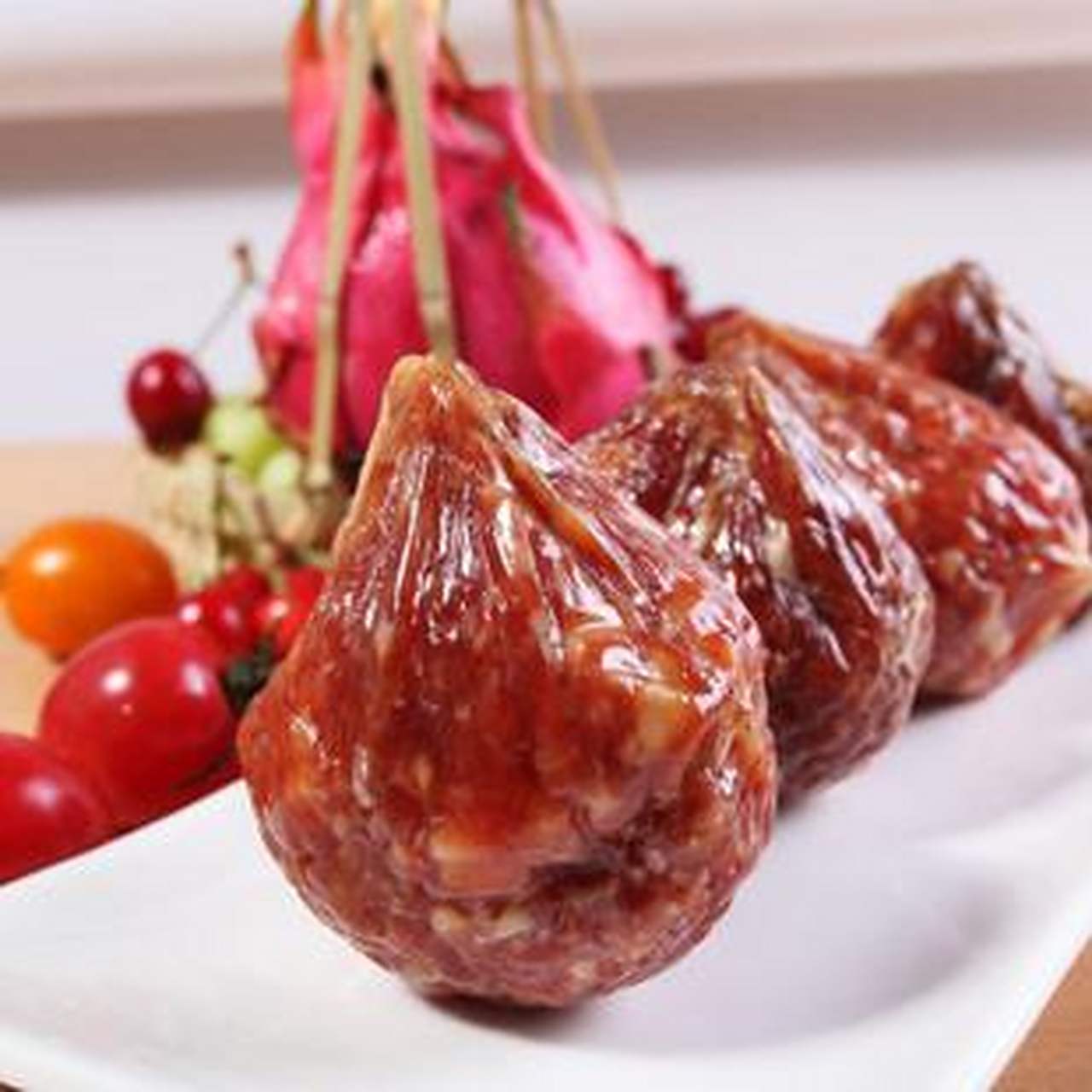 南京人过年最爱吃的南京香肚是江苏南京地区汉族传统名莱,历史悠久