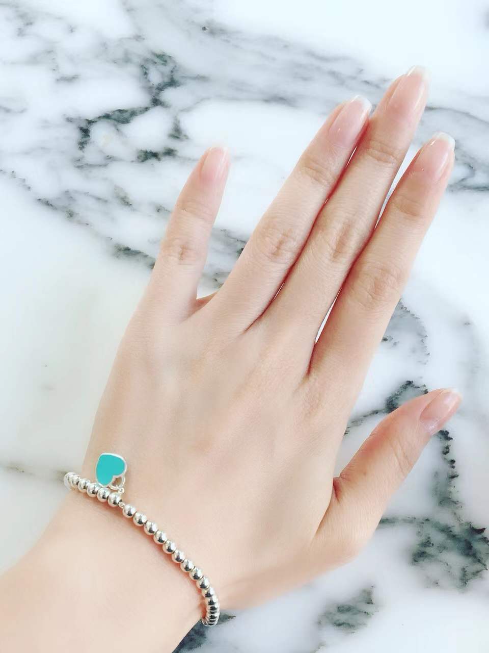 我 的手霜空瓶记我从小对手部的皮肤护理都有一种偏执, 可能源于从小