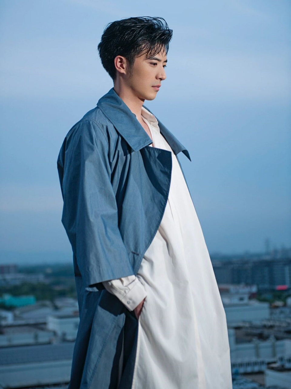 巅峰视角:徐开骋的48层楼顶世界  我再次拍摄到了徐开骋那帅气的脸颊