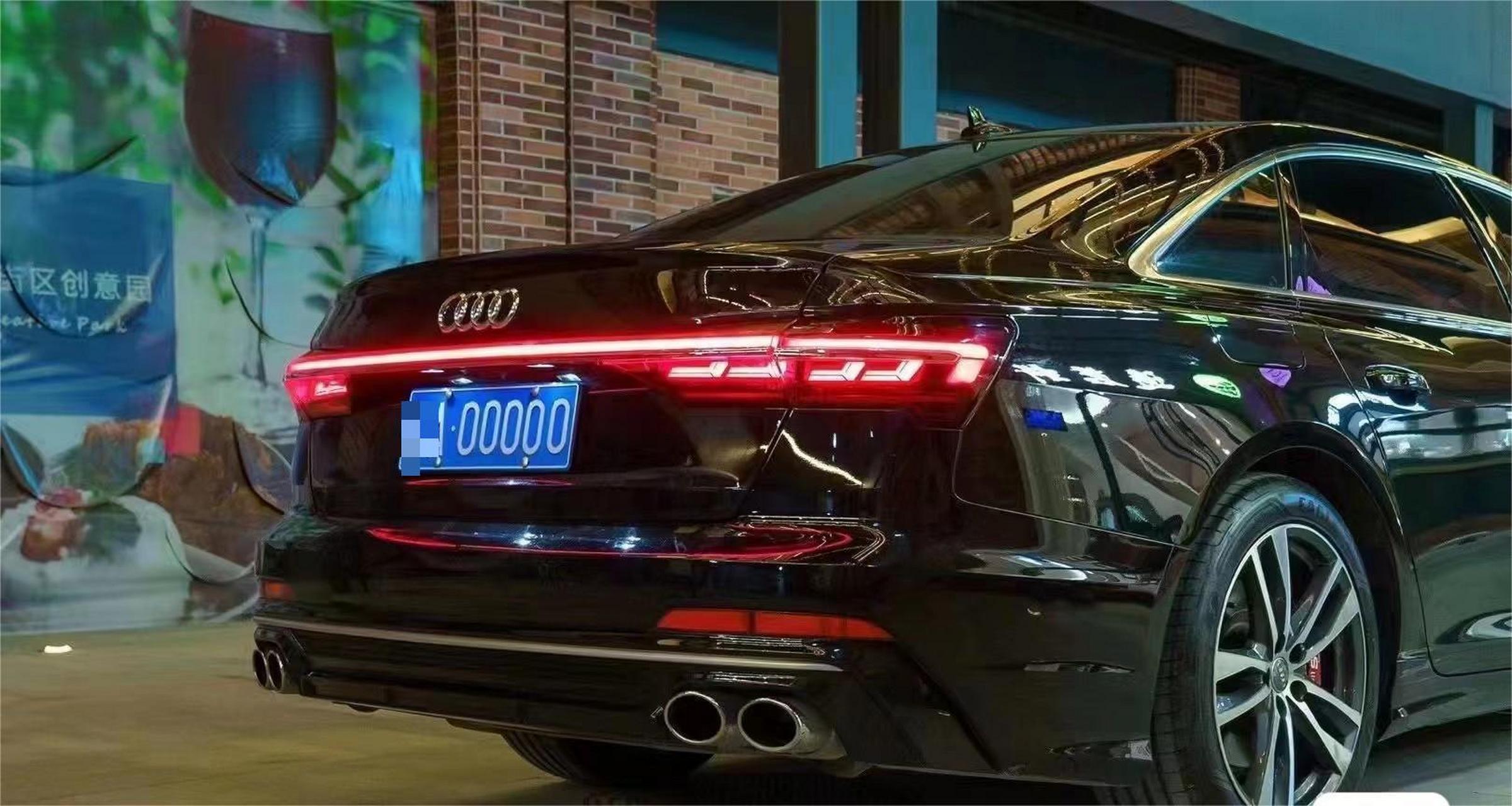 贯穿尾灯,只有在a7和a7l那样车上,才是奥迪里面最好看最炫酷的,a8那种