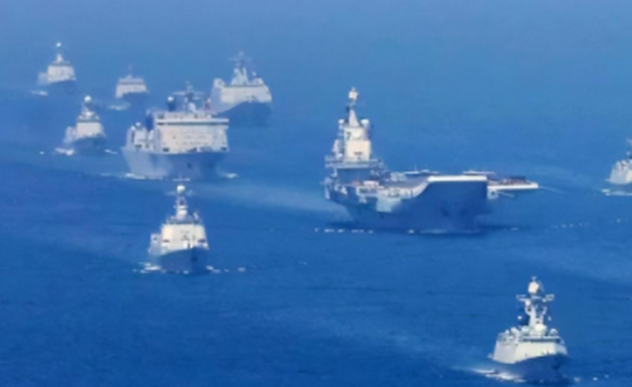 美航母轰炸机为台撑腰失败,解放军将台海变内海,演习任务达成!