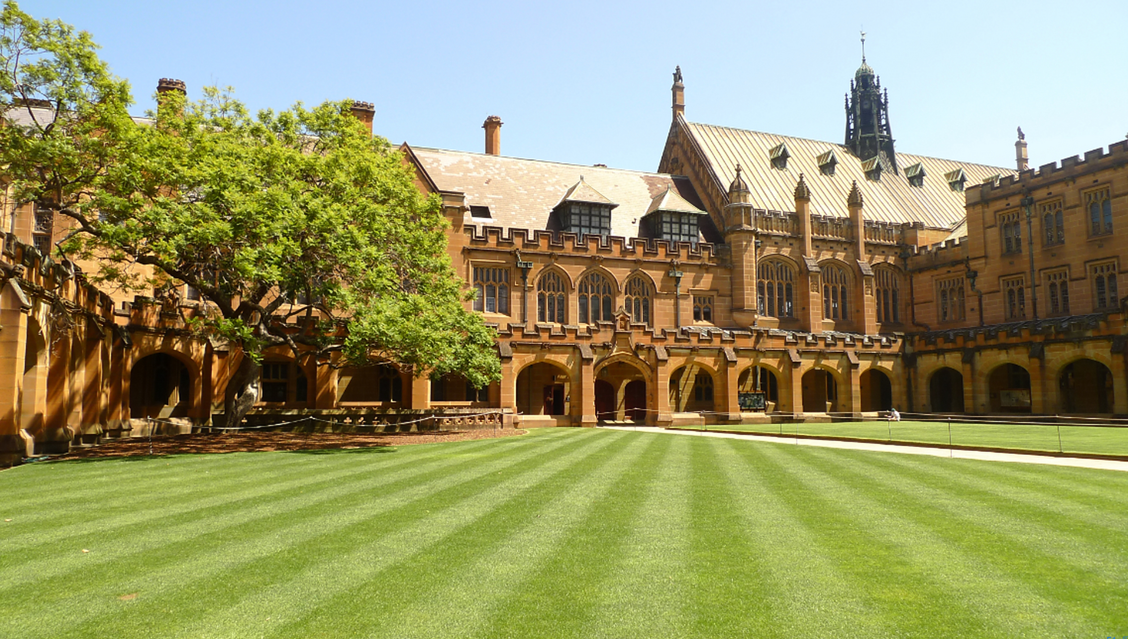 近年来,留学已经成为了越来越多学生追求的个人跃迁方式.