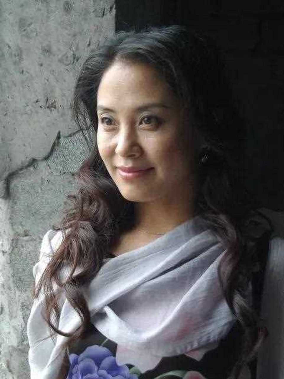 这位美女演员,叫李晓红!