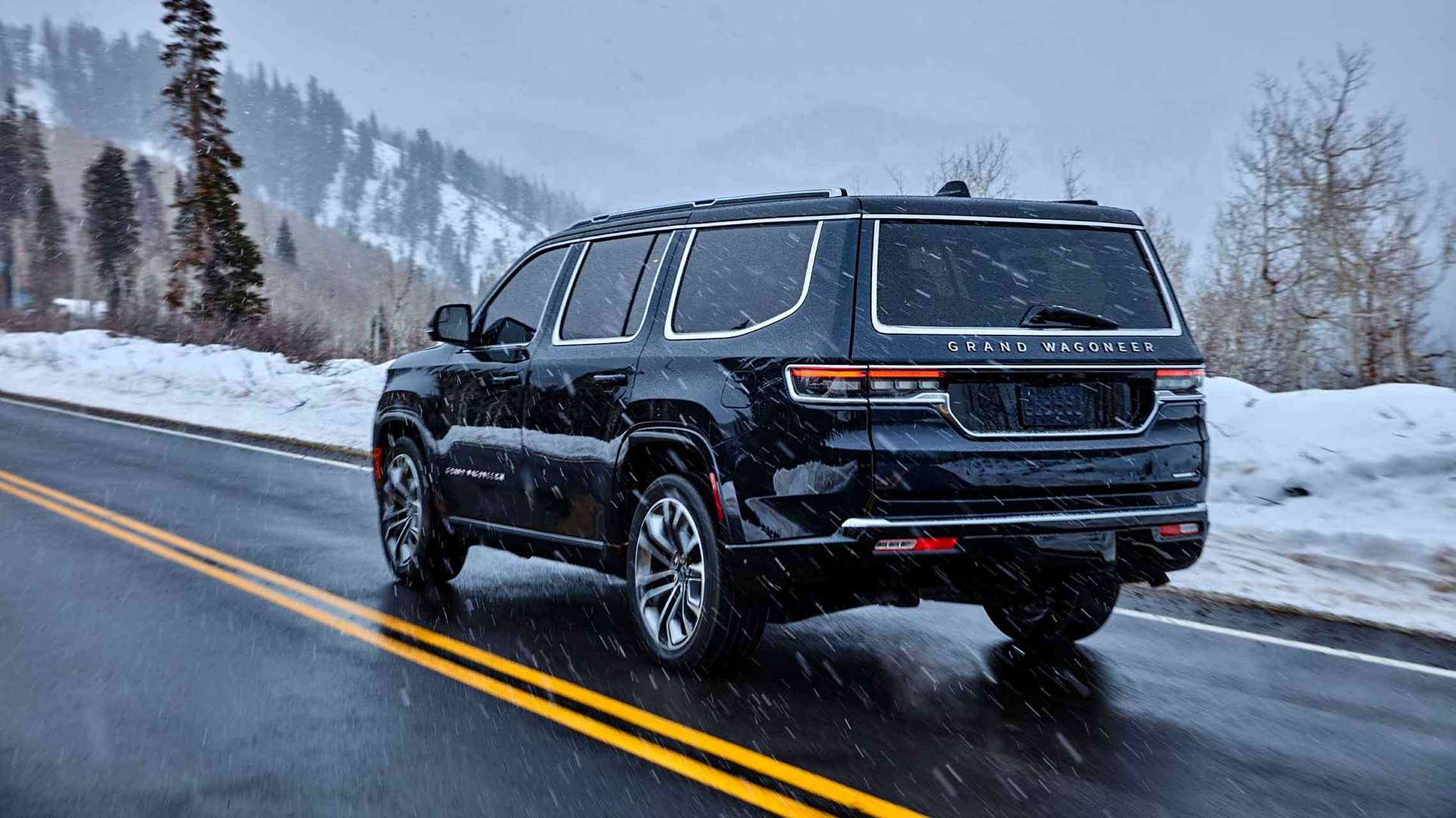 jeep在美国正式发布wagoneer和grand wagoneer车型,售价分别是5