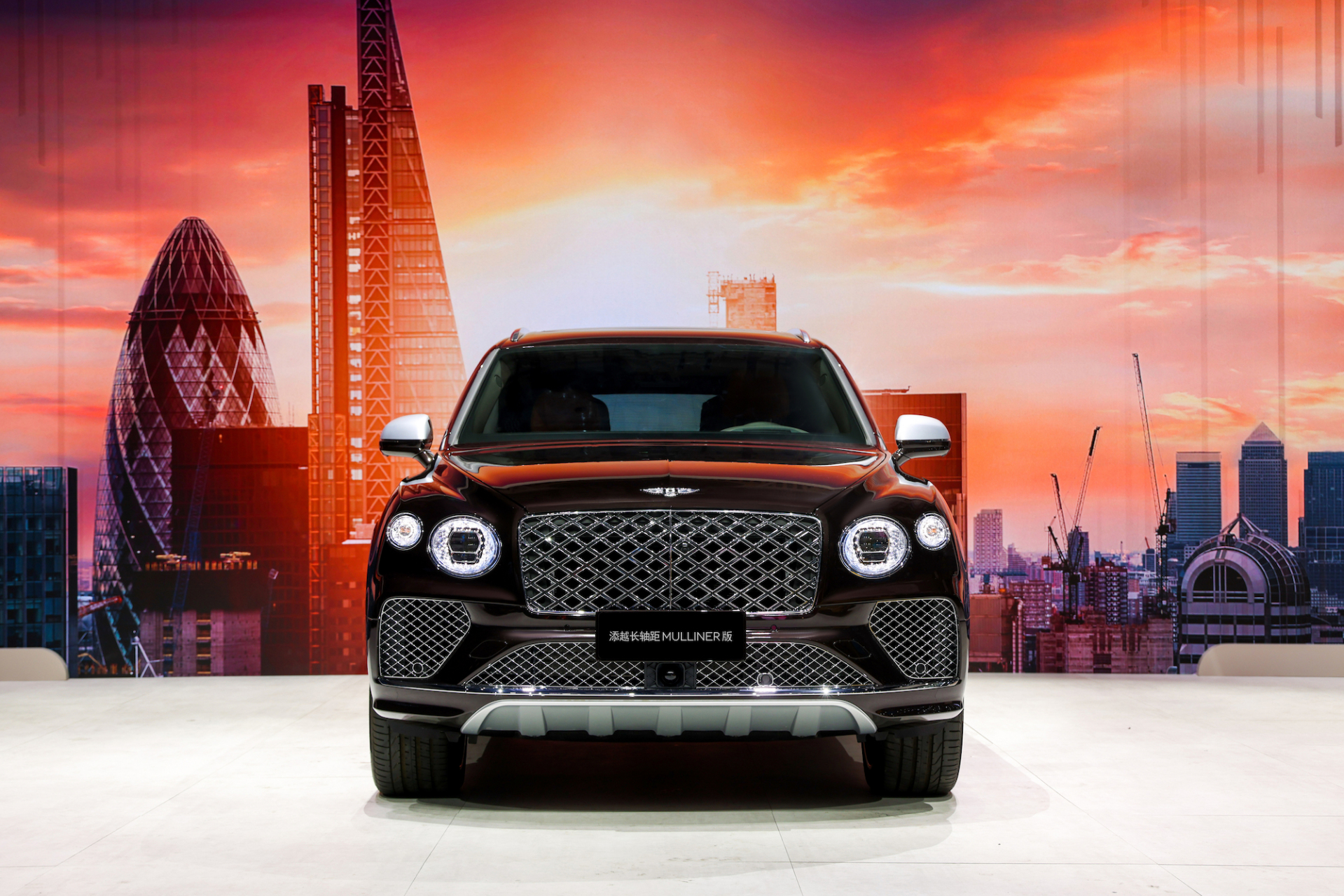 宾利汽车引领奢华suv新潮潮流,隆重推出添越长轴距mulliner版,成为