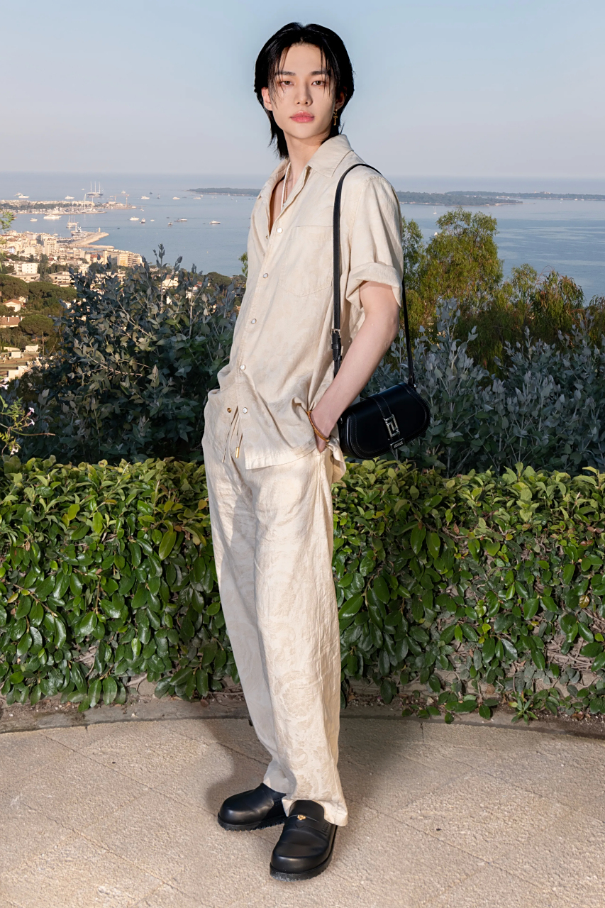 hyunjin黄铉辰将出镜versace 2023假期系列广告大片,十一月发布.