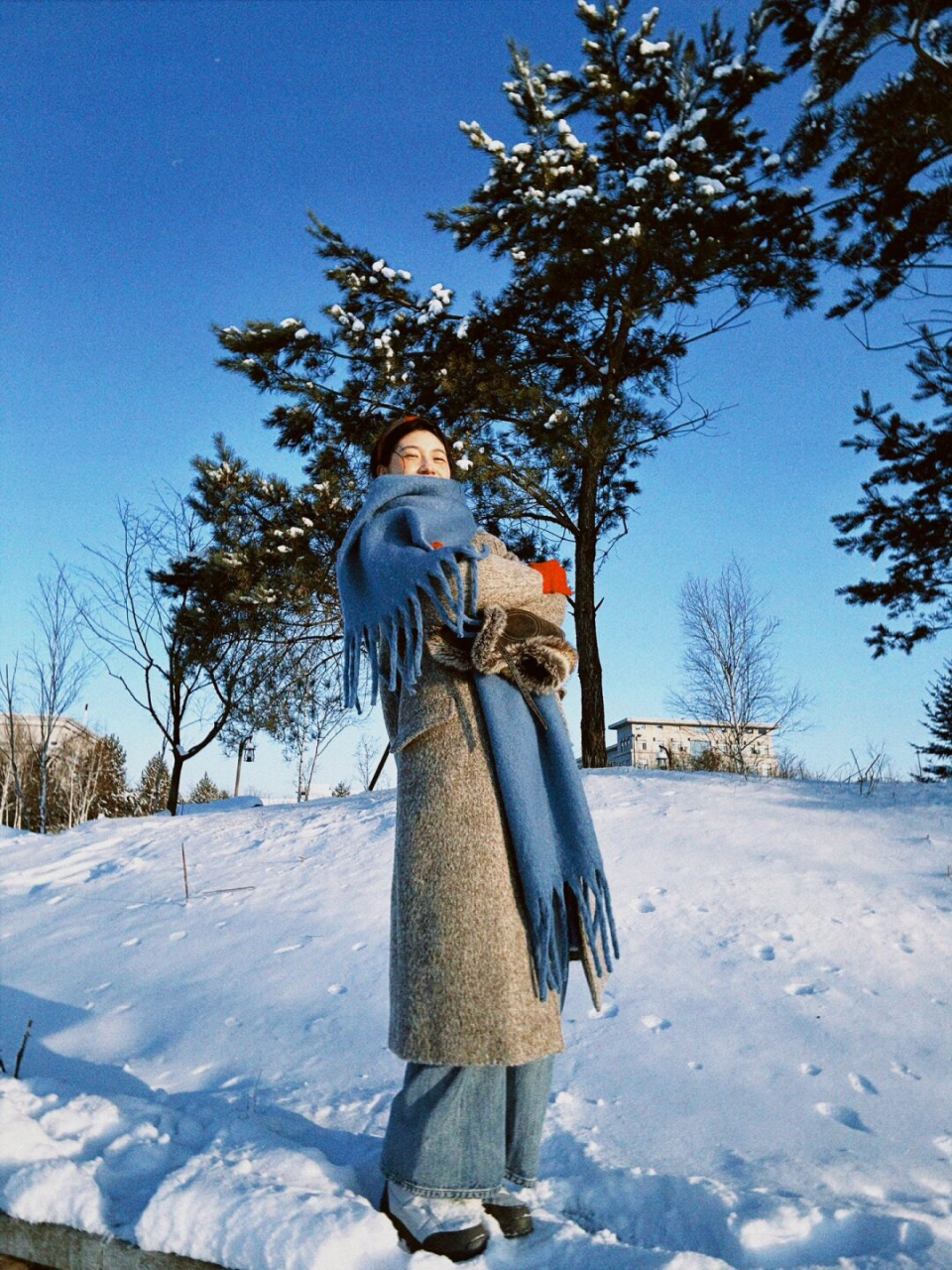 雪景人物照图片