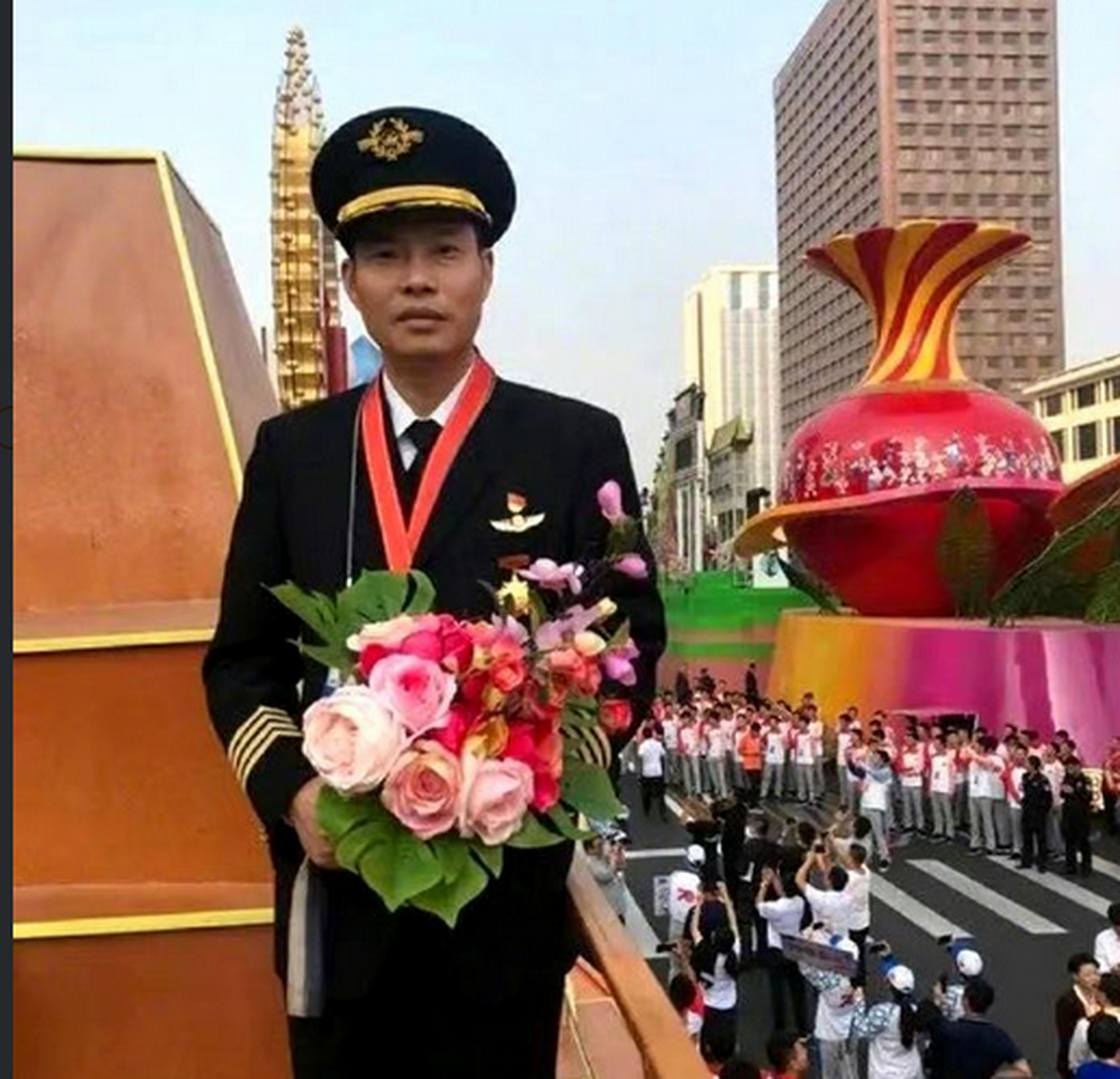 《中国机长》原型英雄机长刘传健,他挽救了128条生命!