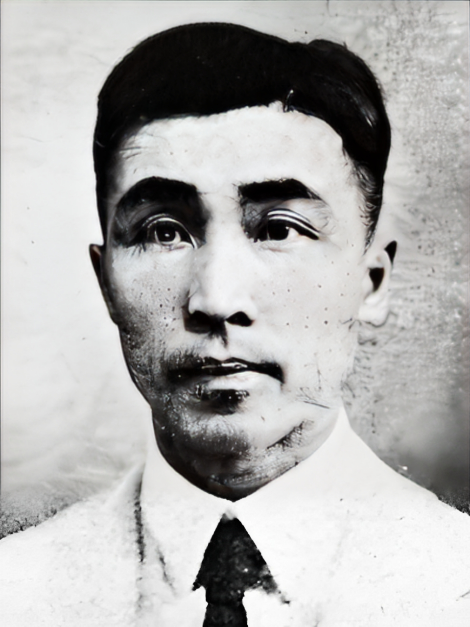 从小李国秦就是美人坯子,长大之后长得更加明媚动人深得李经沛喜爱!