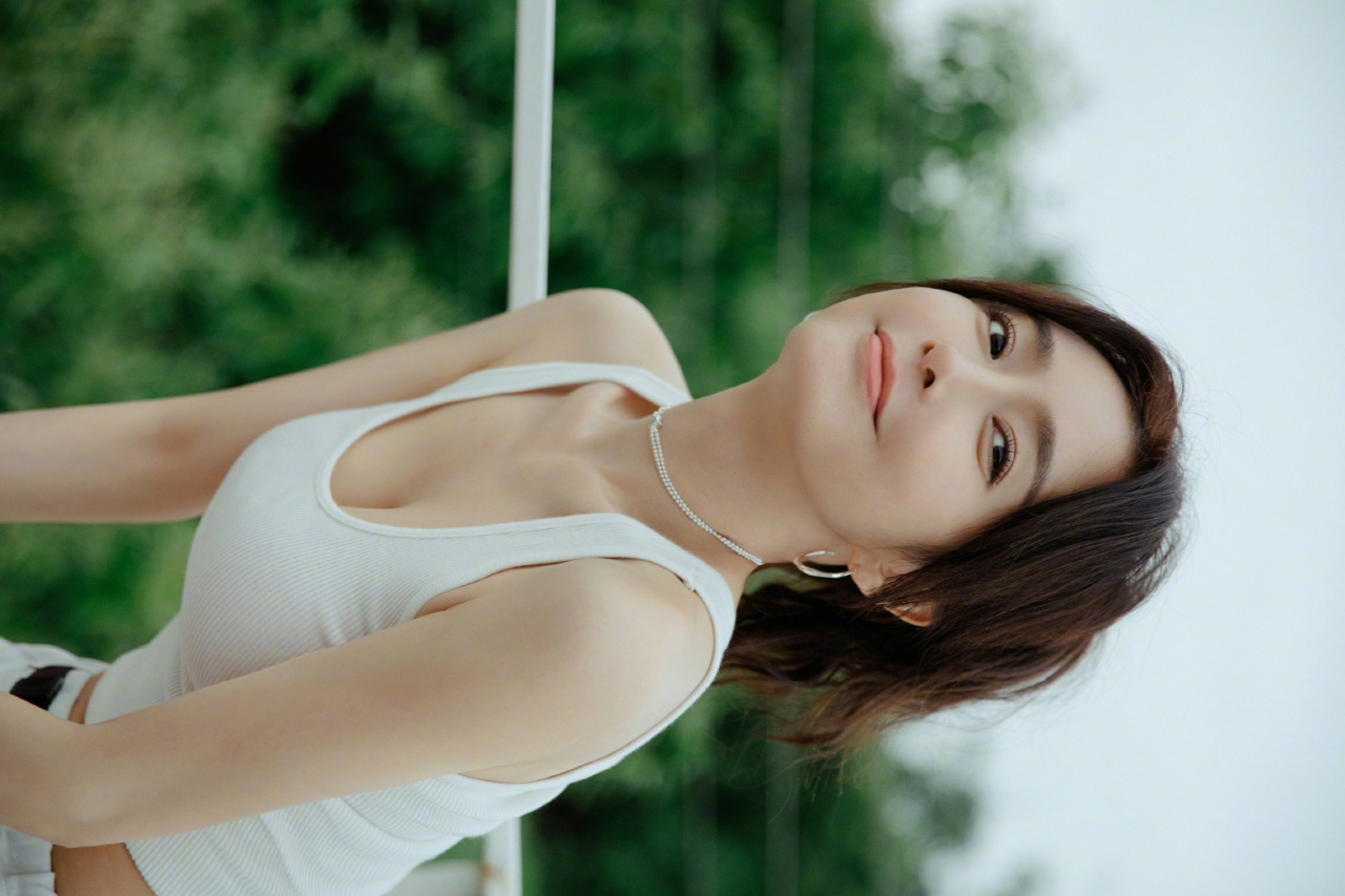 秦岚身材太完美!不脱不露依旧性感