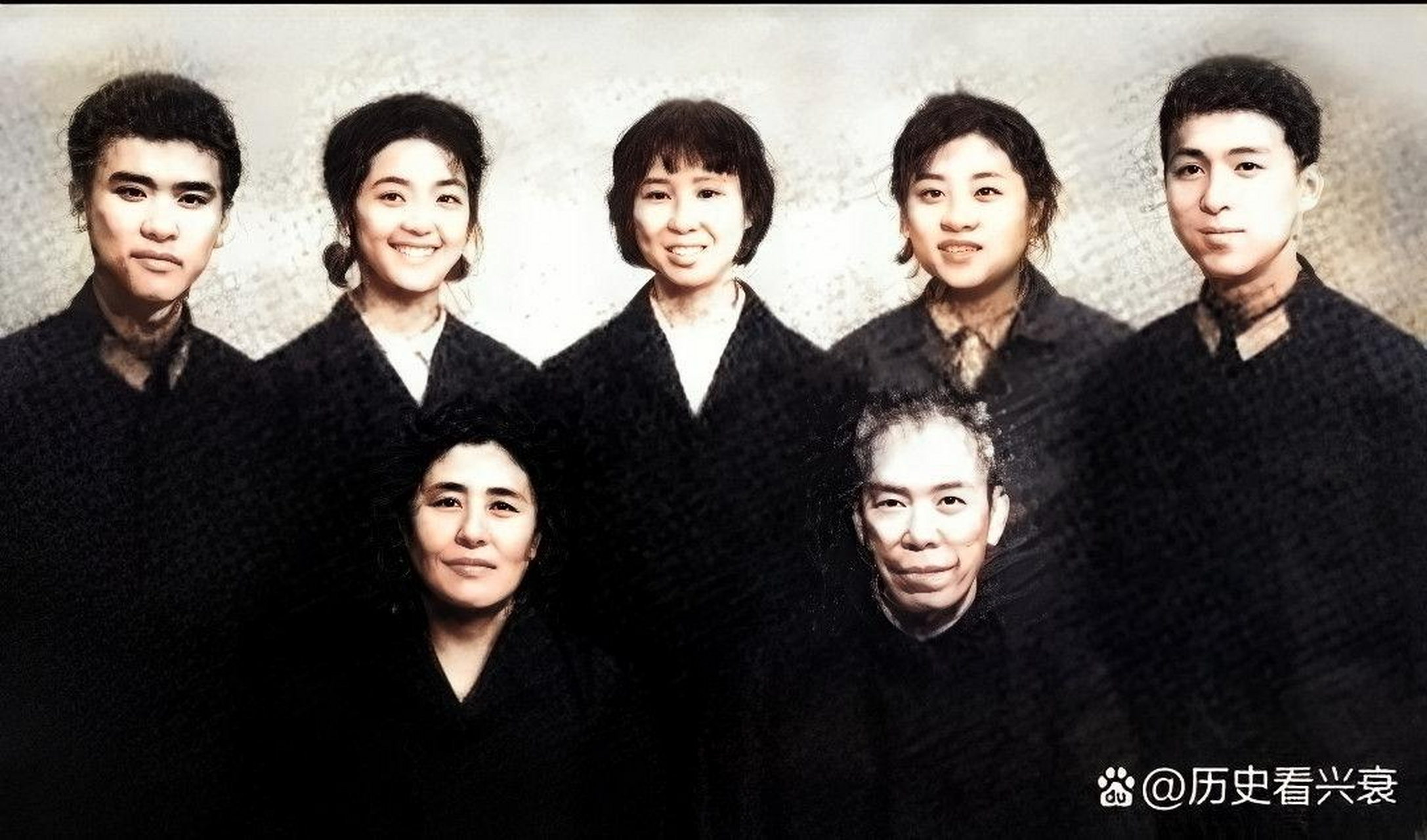 梁兴初和他的家人,他的妻子任桂兰,和他有四个孩子.