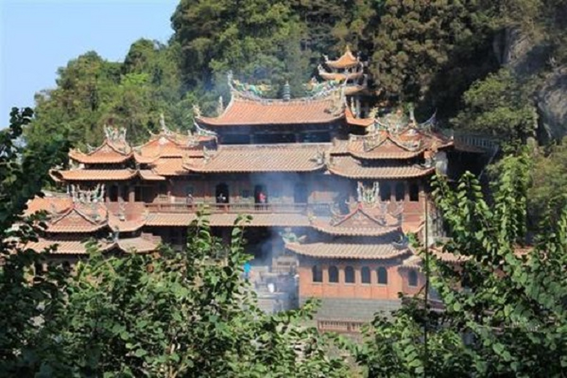 区以清水岩为主体,是一处集生态观光,宗教朝圣,民俗体验为一体的风景