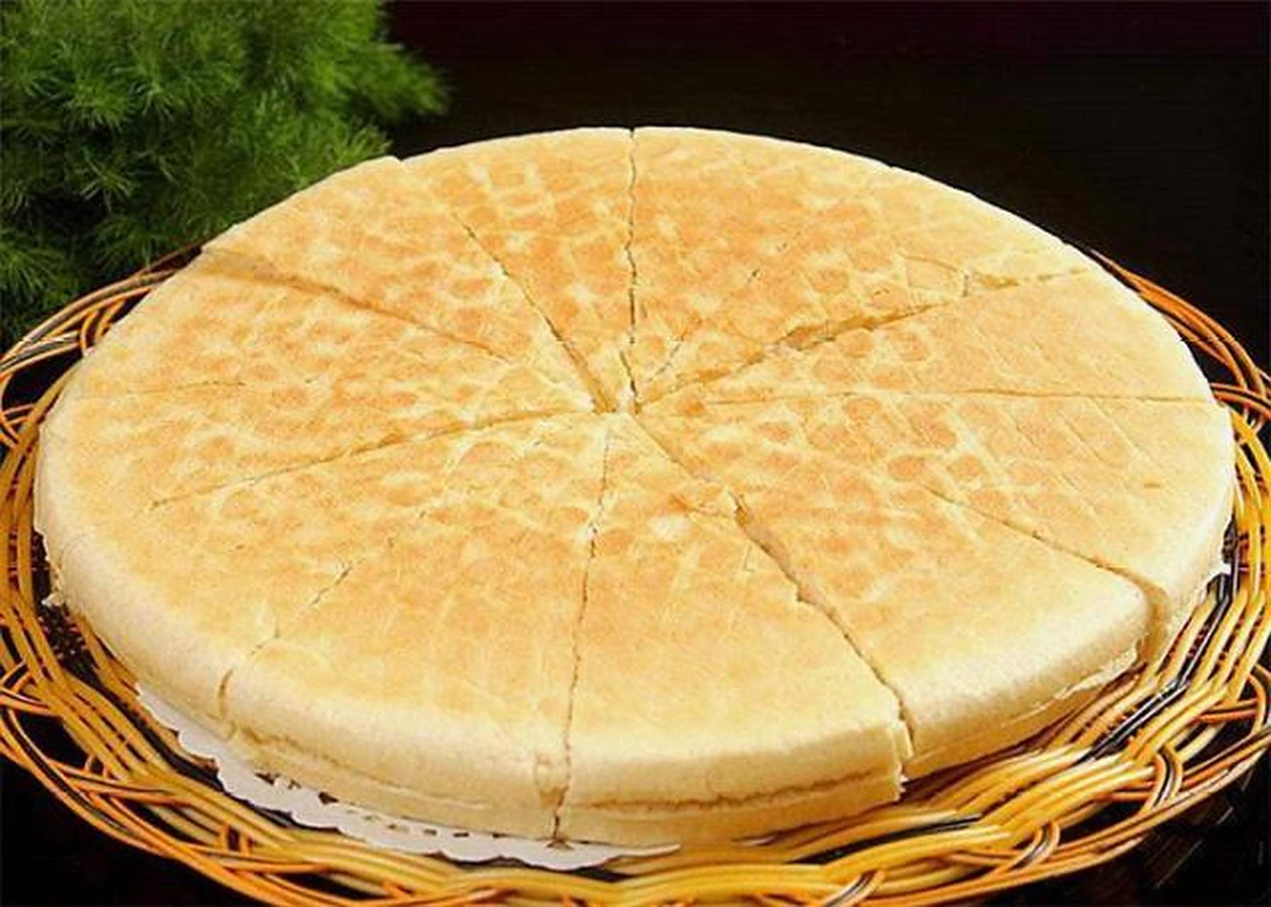 南阳特产—博望锅盔 博望锅盔始创传说是在三国时期,刘备火烧博望后