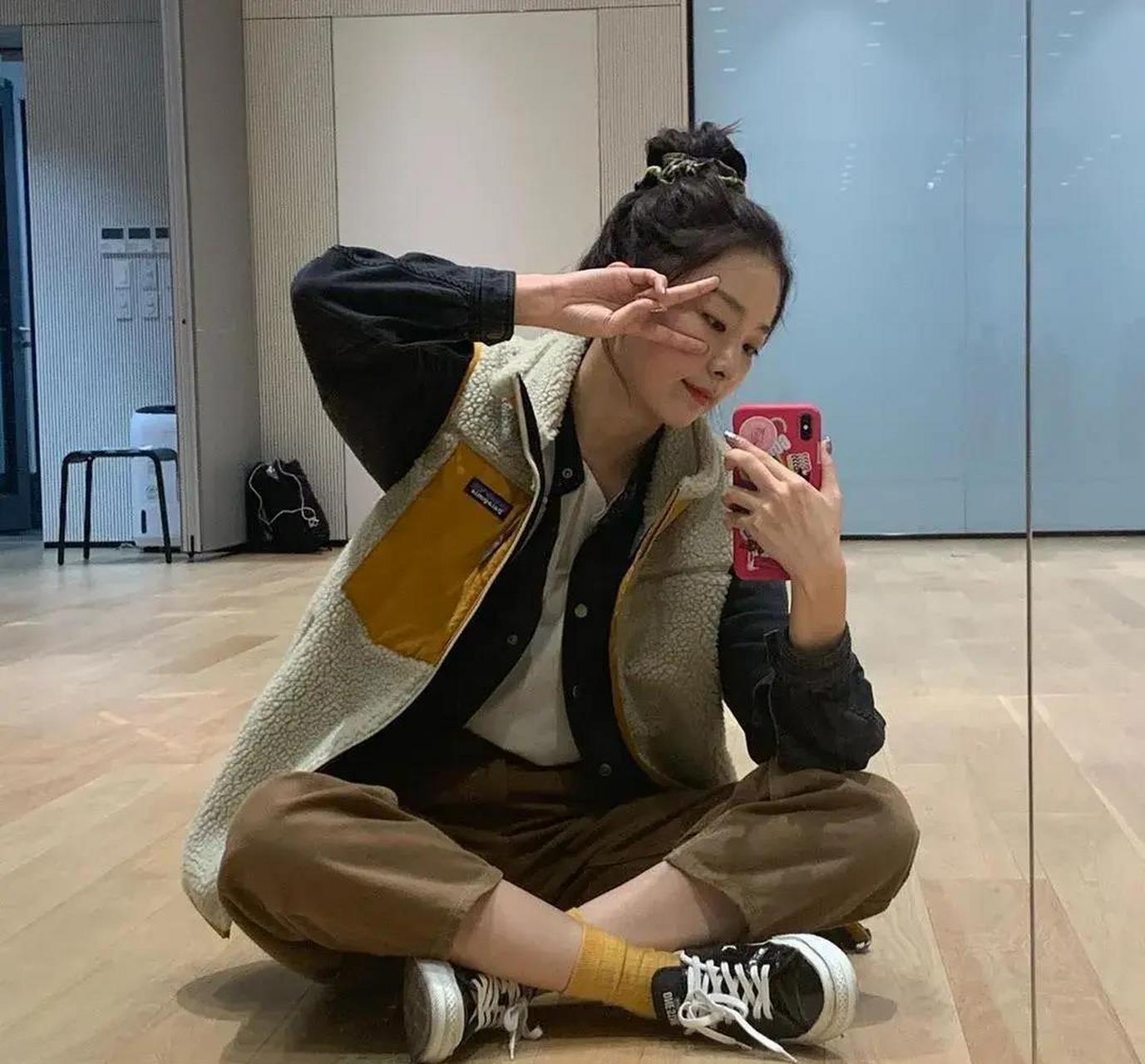 姜涩琪的可爱丸子头