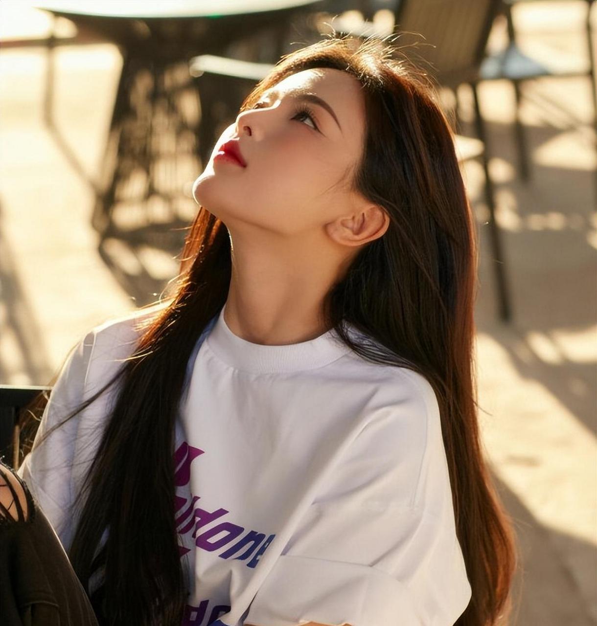 圆脸作为圆润脸的代表是一种特别吸引人缘的脸型,拥有这种脸型的女生